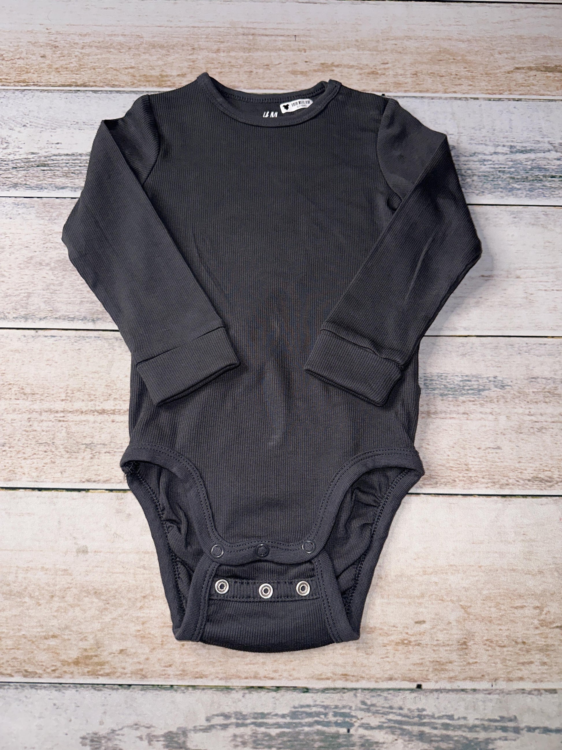 H&M Unisex Onesie Size: 18 months