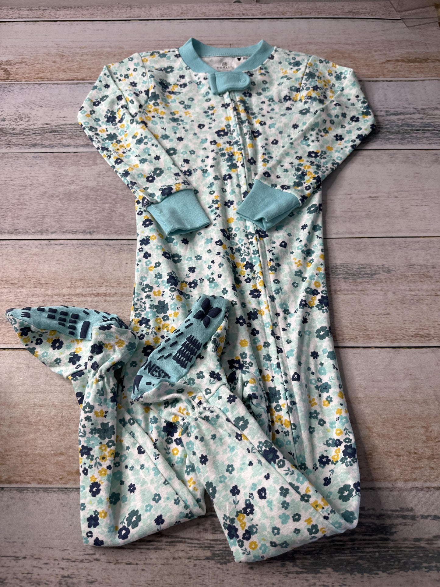 Honest co Unisex Pajamas Size: 24 months