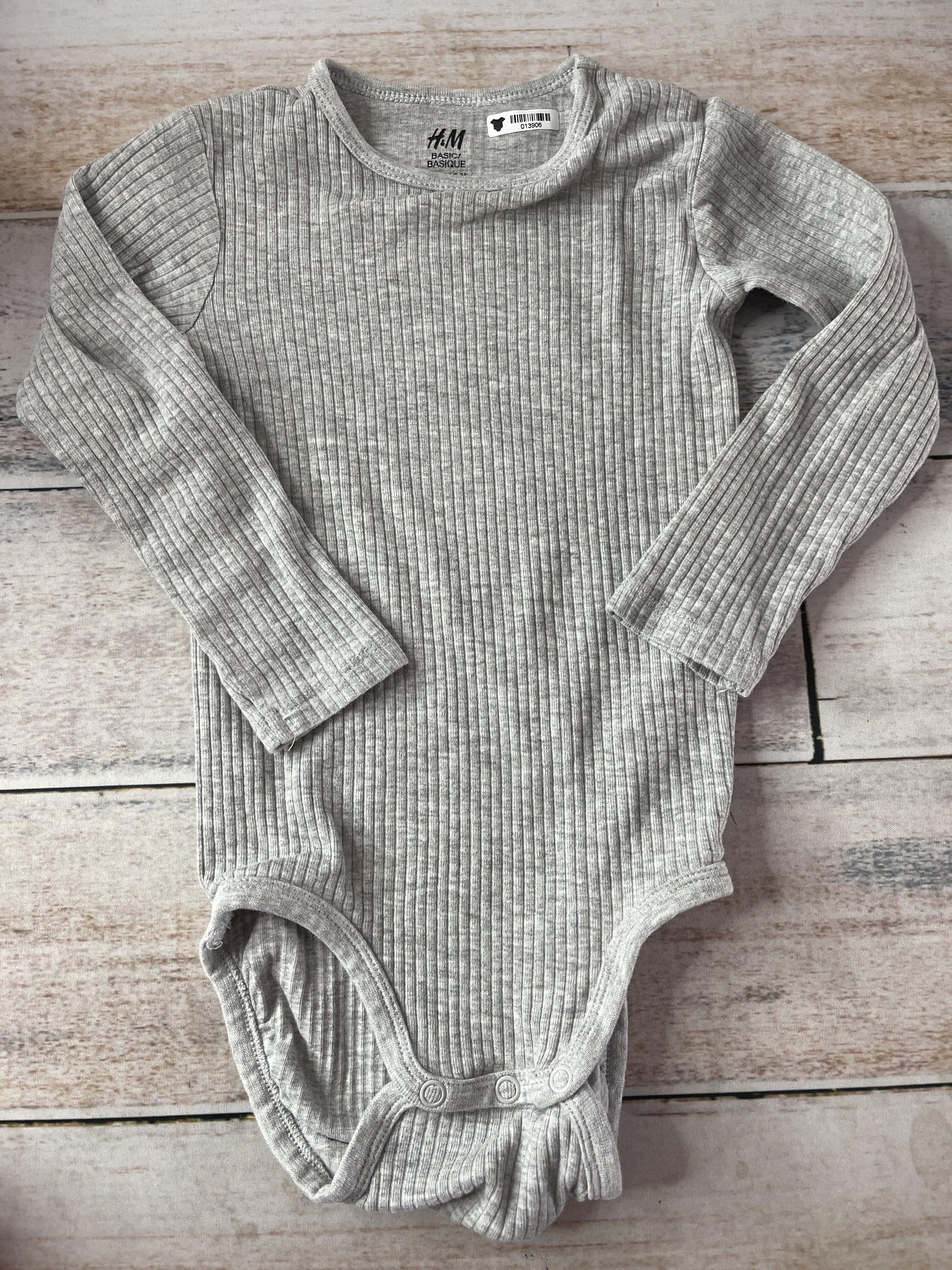 H&M Unisex Onesie Size: 2T
