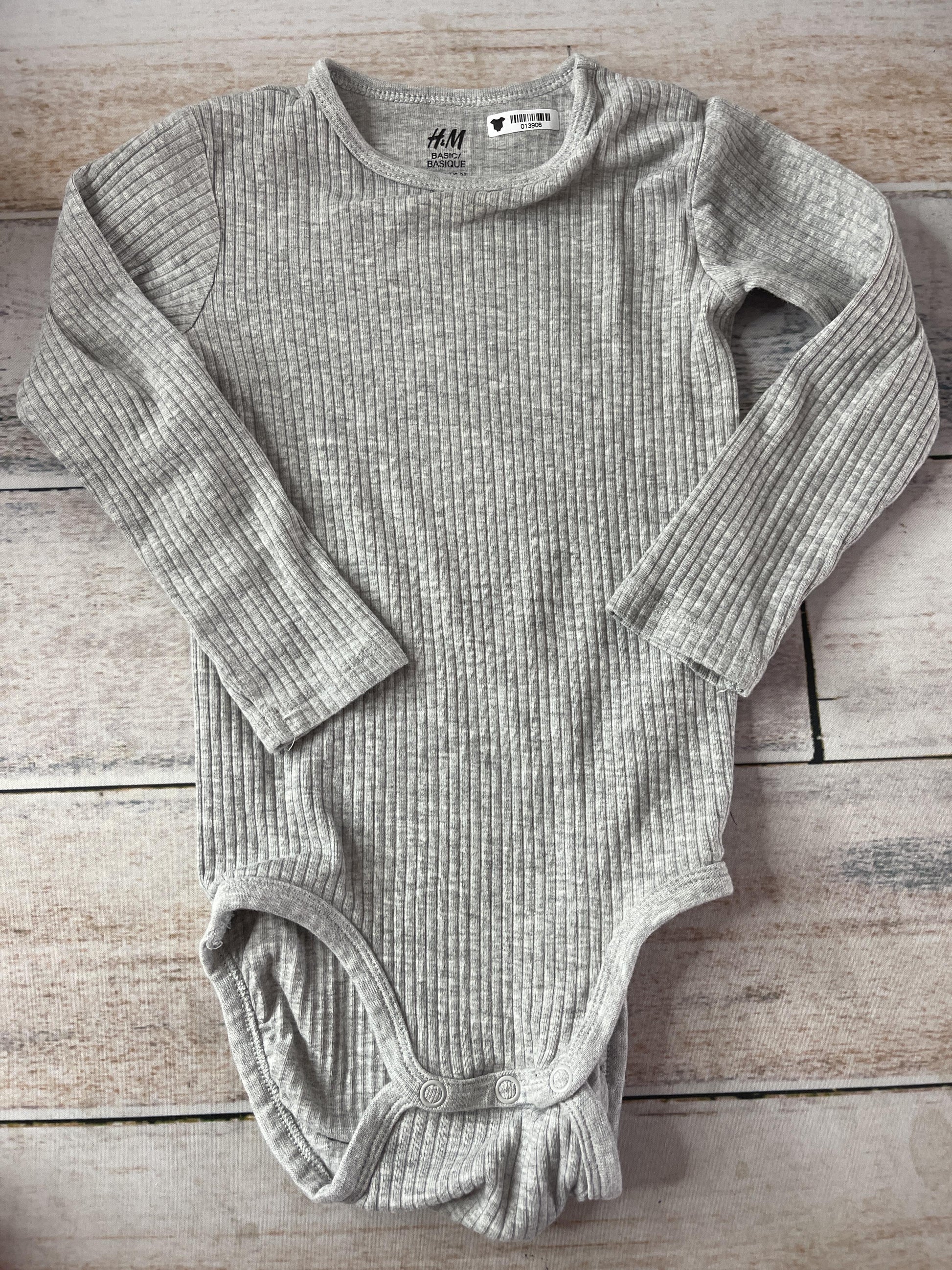 H&M Unisex Onesie Size: 2T