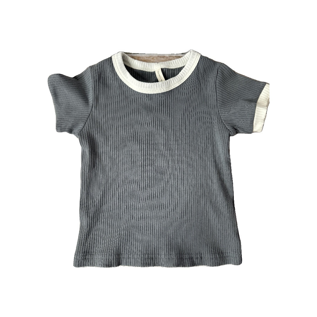 Quincy Mae Unisex Button Down Short Sleeve Size: 2T