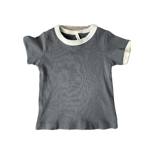 Quincy Mae Unisex Button Down Short Sleeve Size: 2T