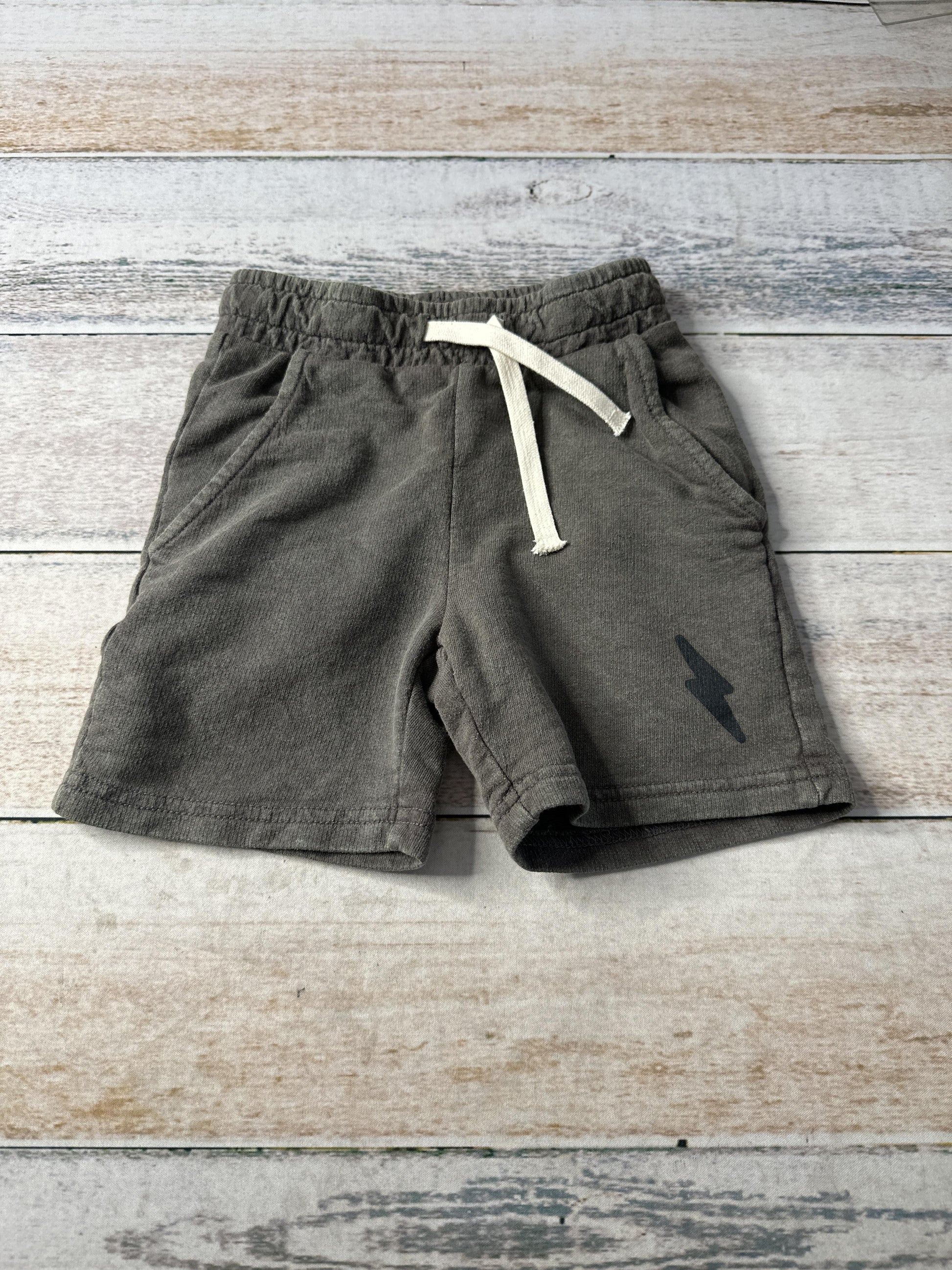 Tiny Whales Unisex Shorts Size: 2T