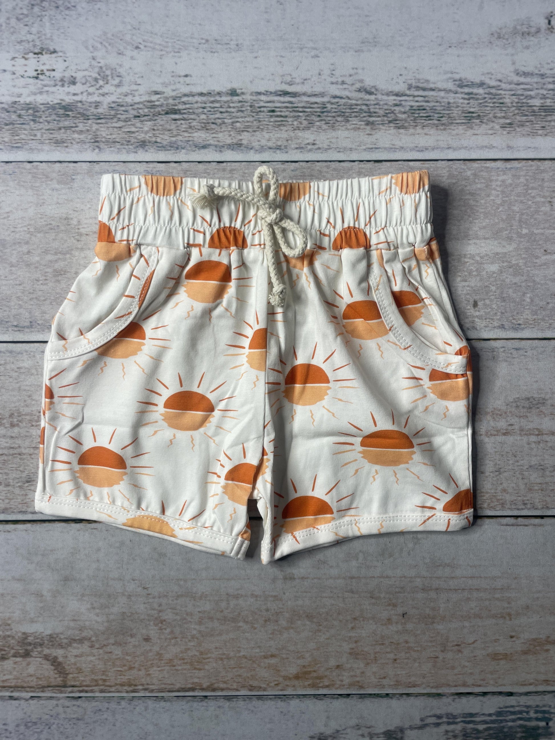 Sage and Ivory Unisex Shorts Size: 2T
