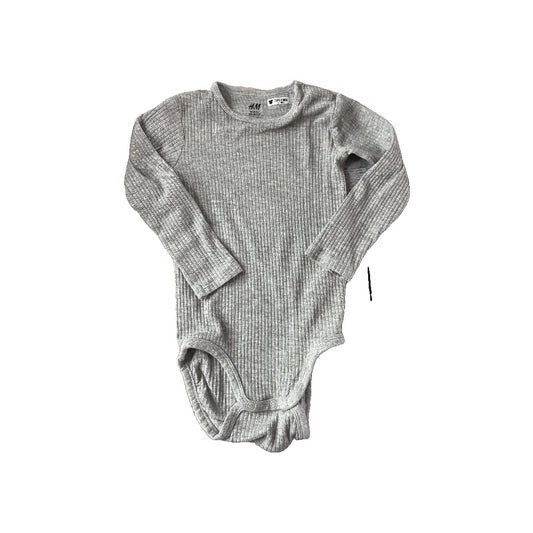 H&M Unisex Onesie Size: 2T