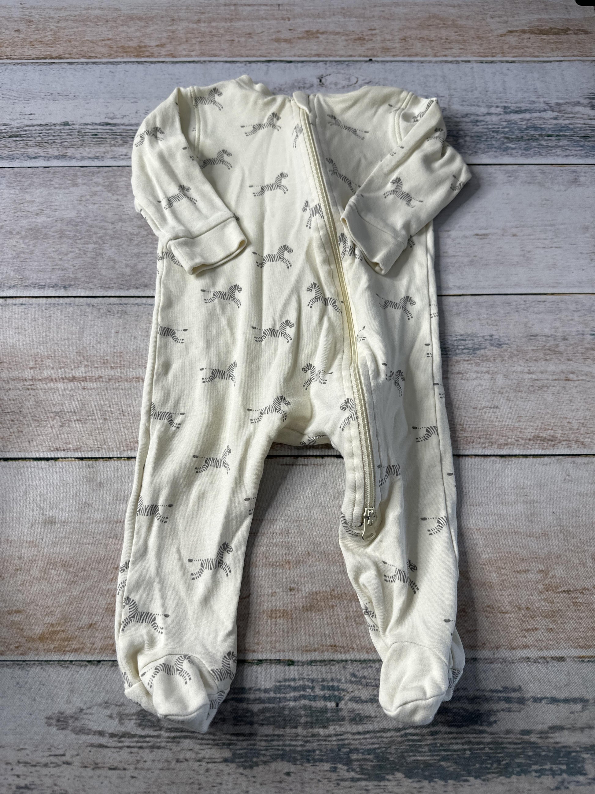 Unisex Pajamas Size: 3-6 months