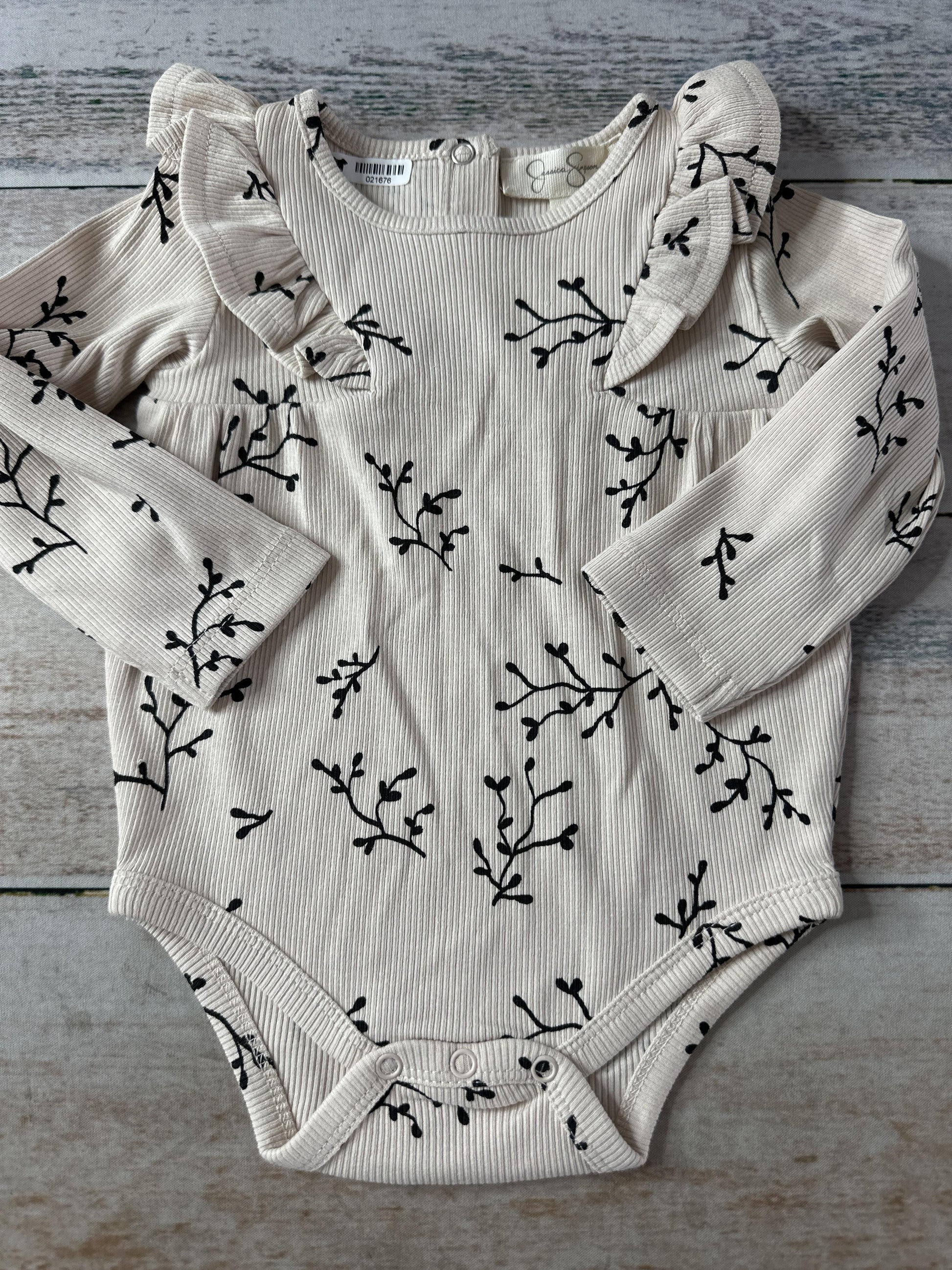 Jessica Simpson Unisex Onesie Size: 3-6 months