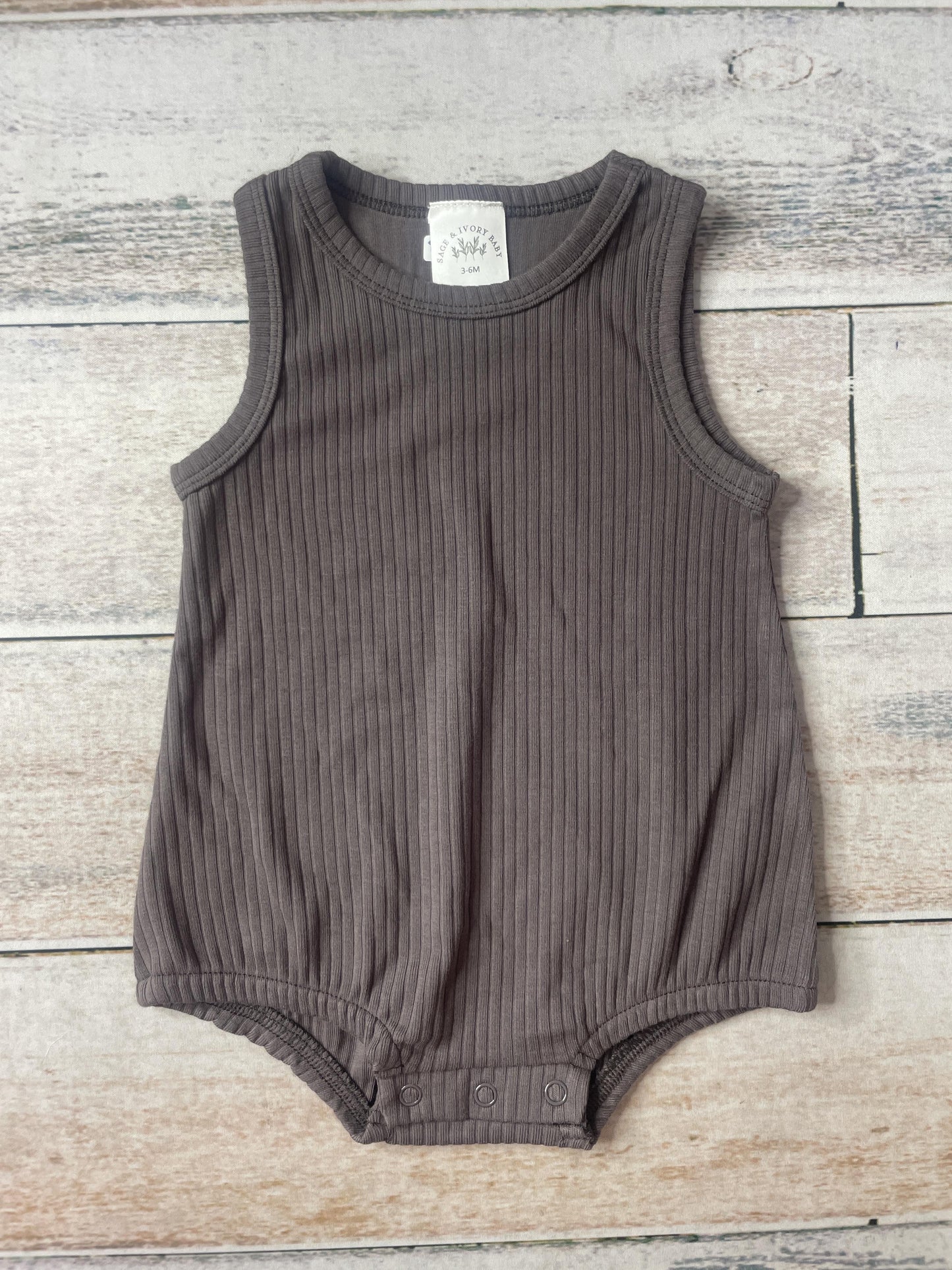 Sage and Ivory Unisex Romper Size: 3-6 months