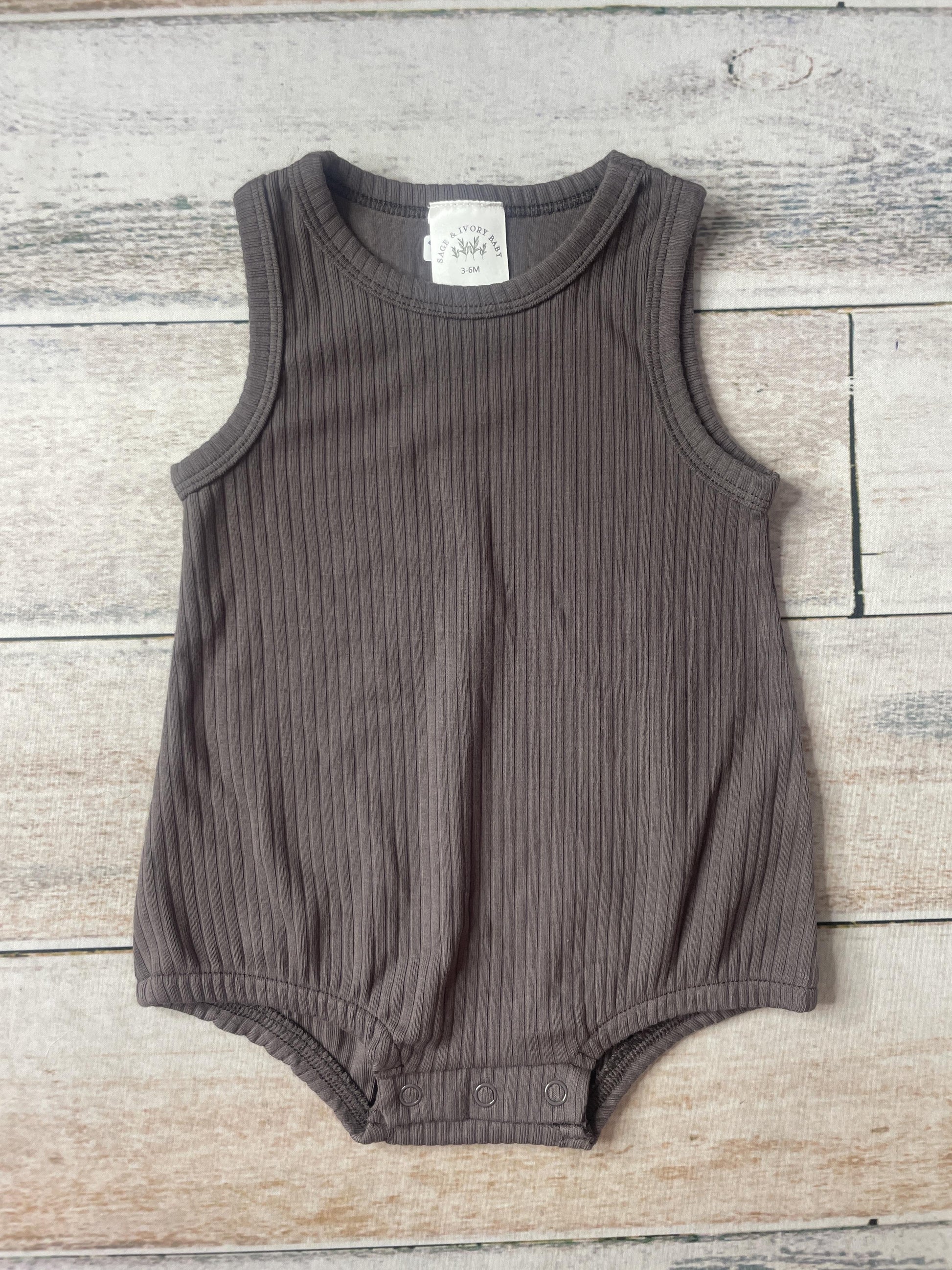 Sage and Ivory Unisex Romper Size: 3-6 months