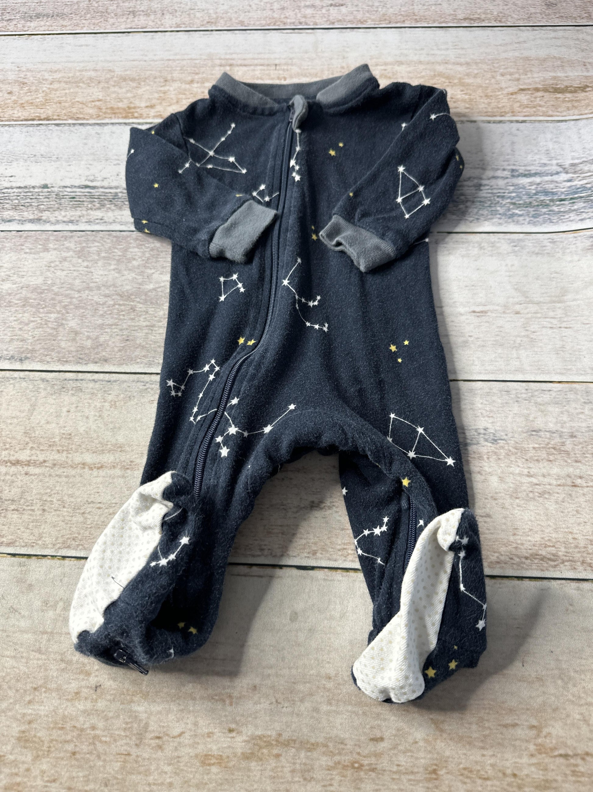 Unisex Pajamas Size: 3-6 months