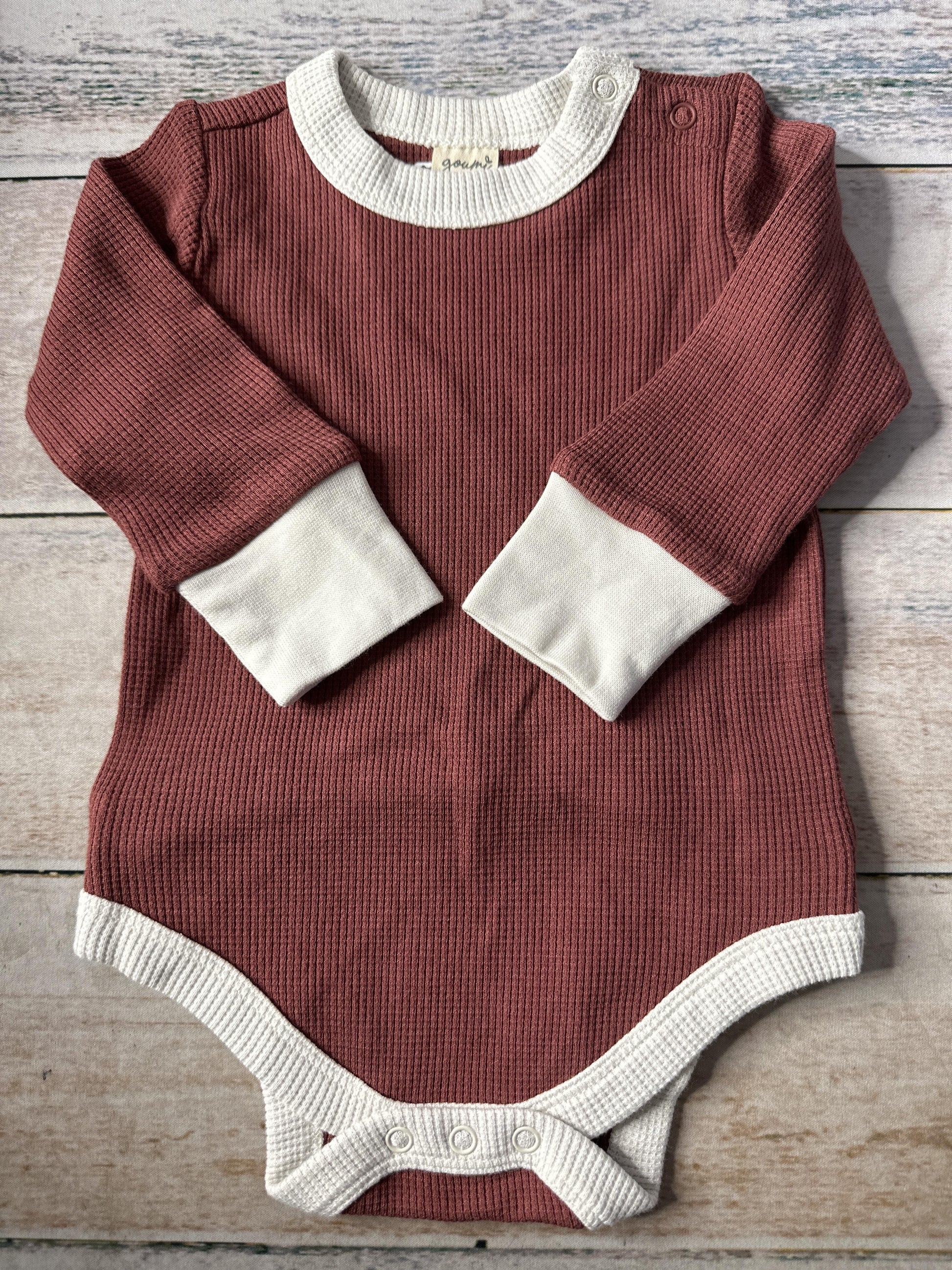 Goumi Unisex Onesie Size: 3-6 months