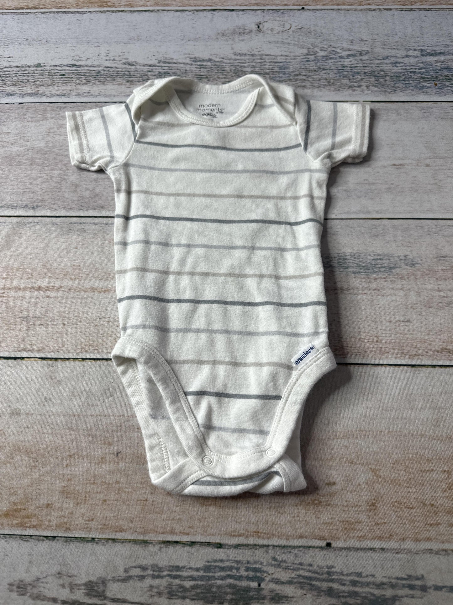 Modern Moments Unisex Onesie Size: 3-6 months
