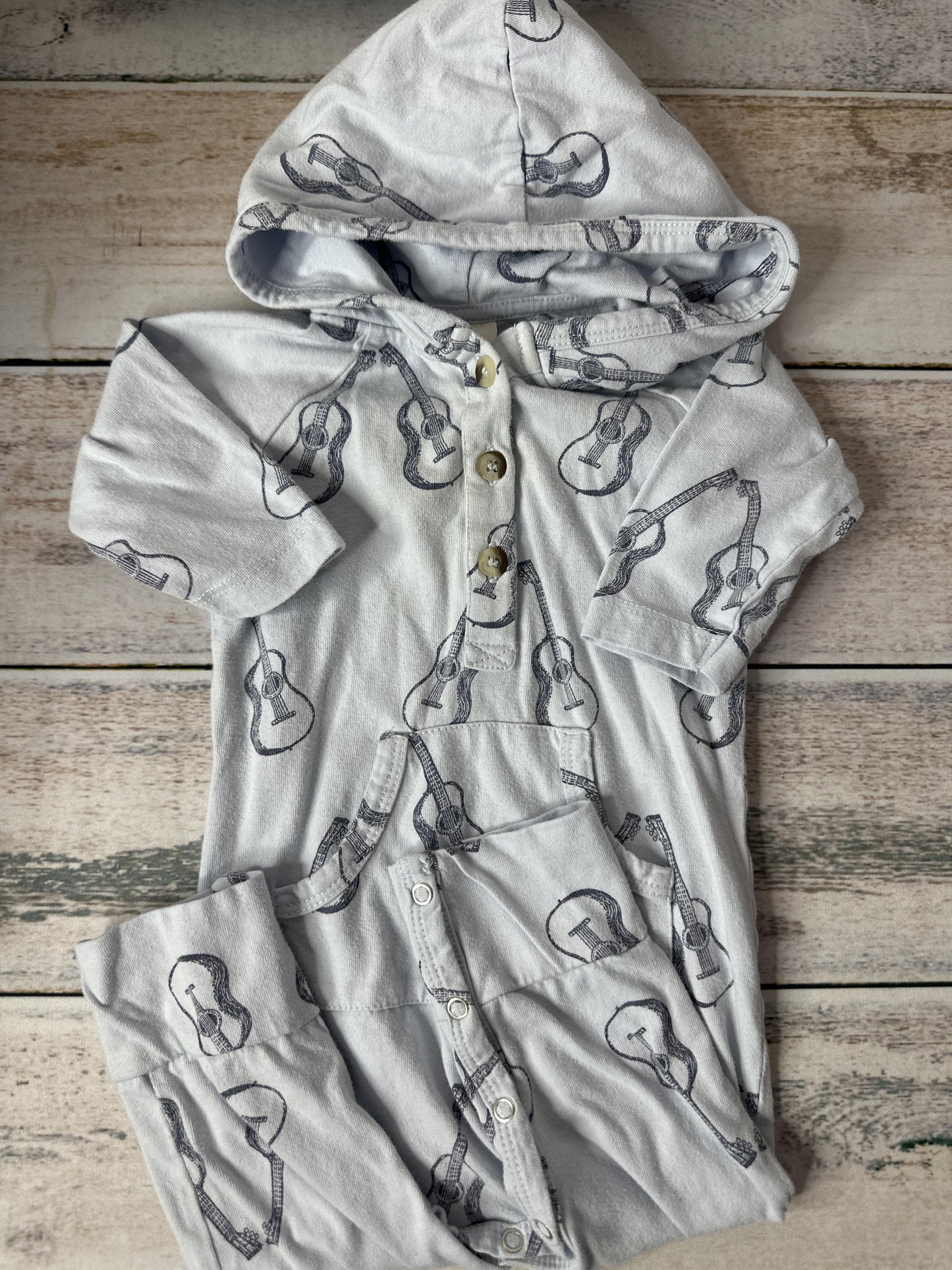 Unisex Long Sleeve Outfit Size: 3-6 months