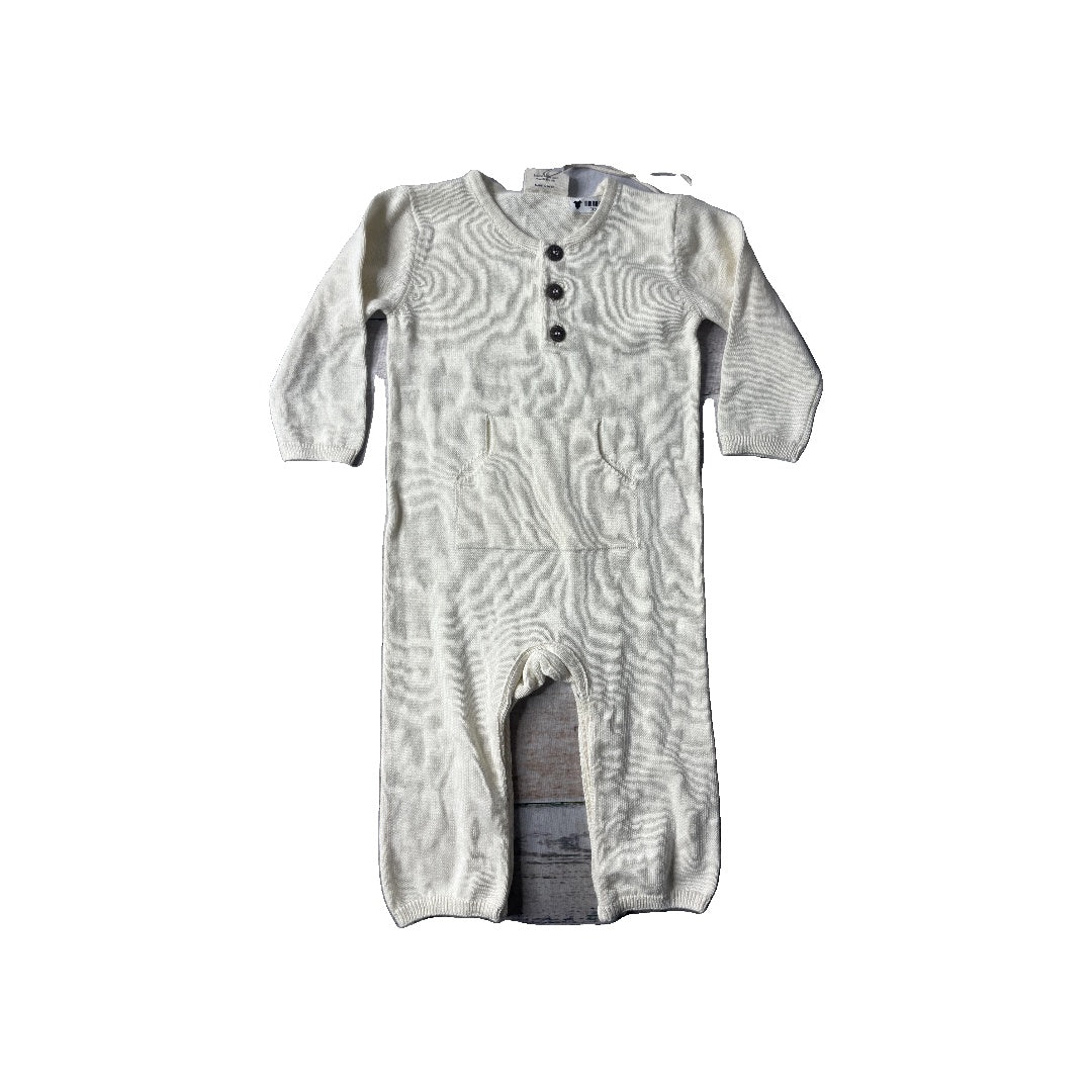 Unisex Long Sleeve Outfit Size: 3-6 months