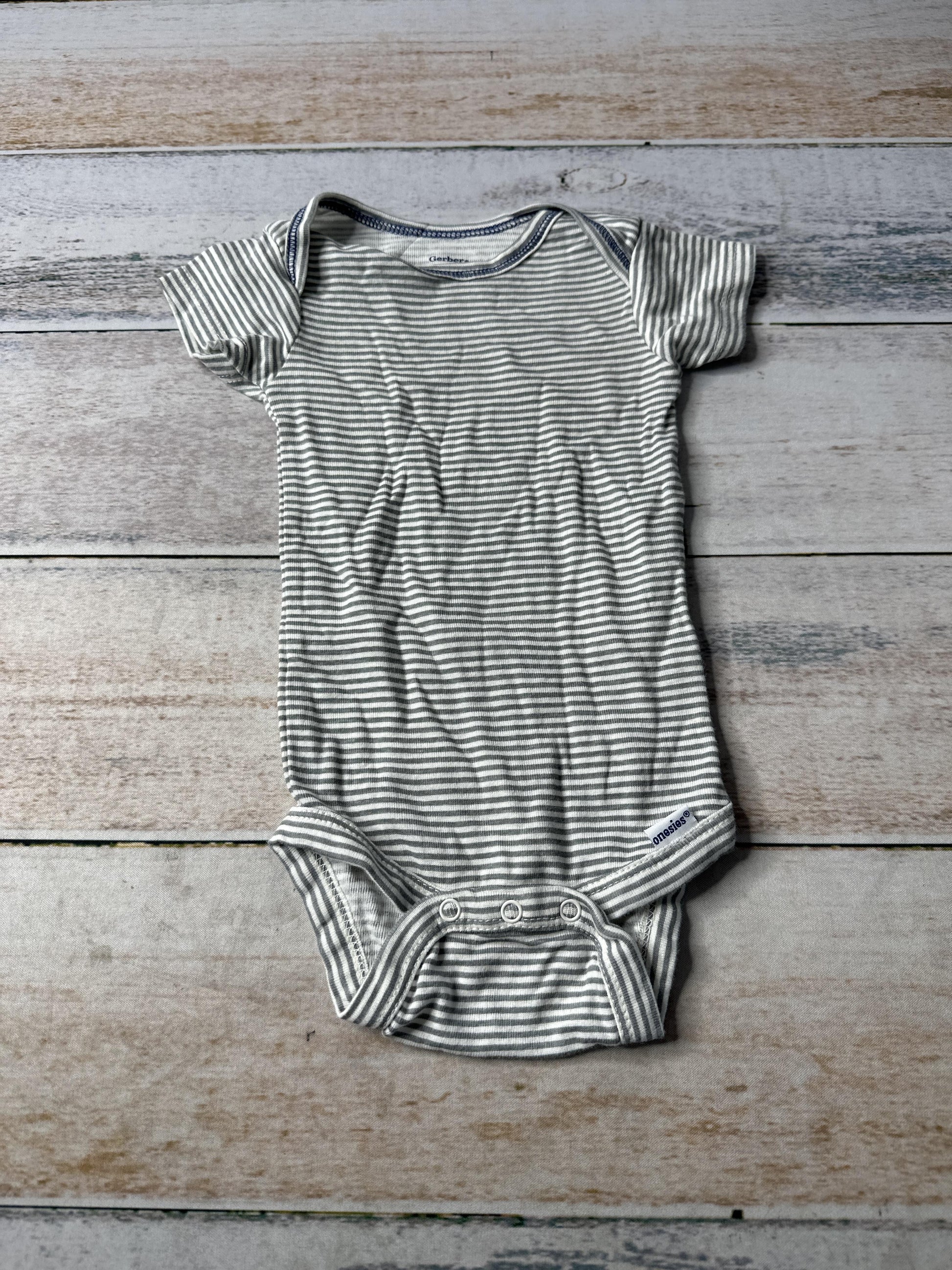 Gerber Unisex Onesie Size: 3-6 months