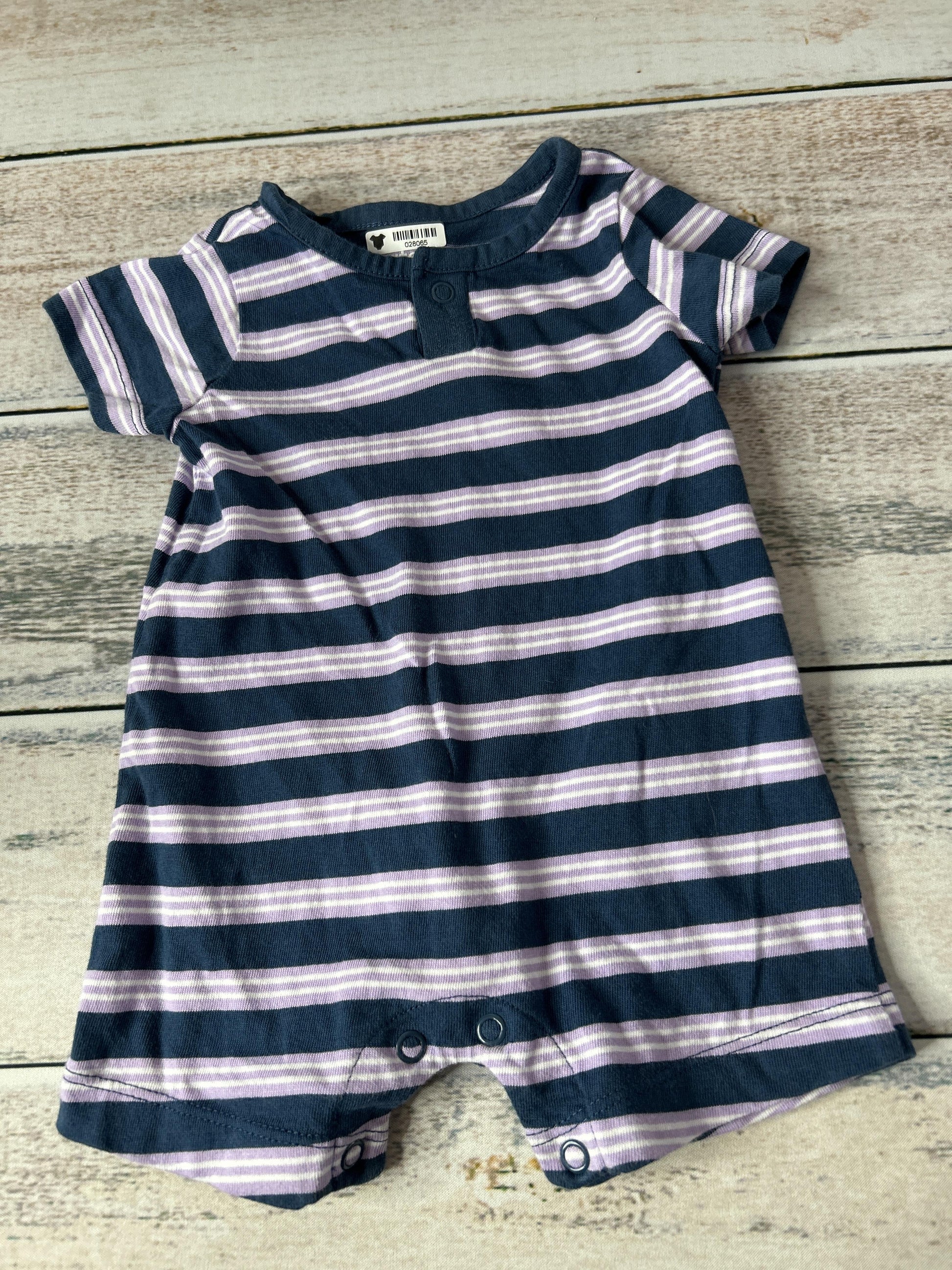 Unisex Romper Size: 3 months