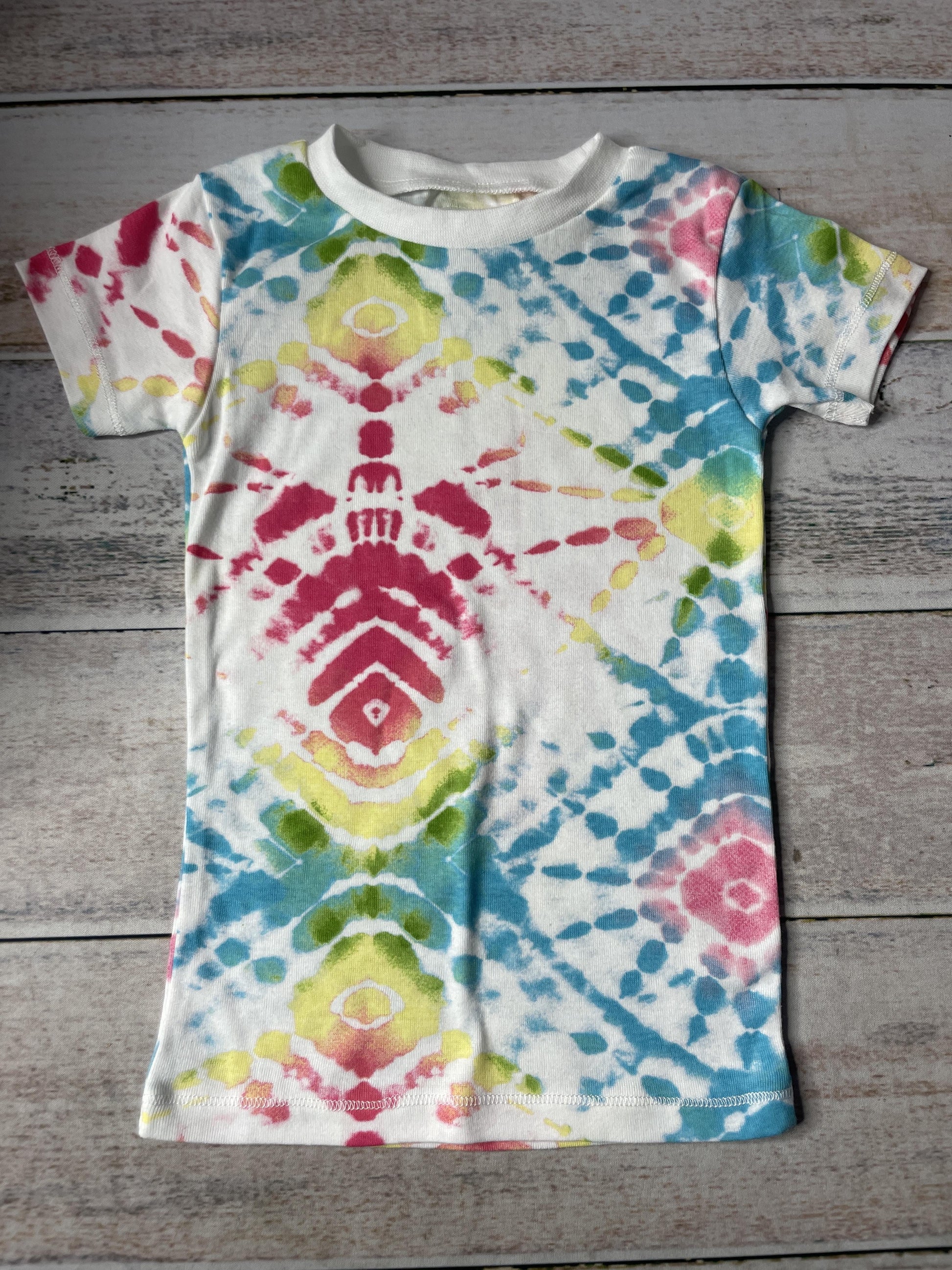 Unisex Shirt Size: 3T