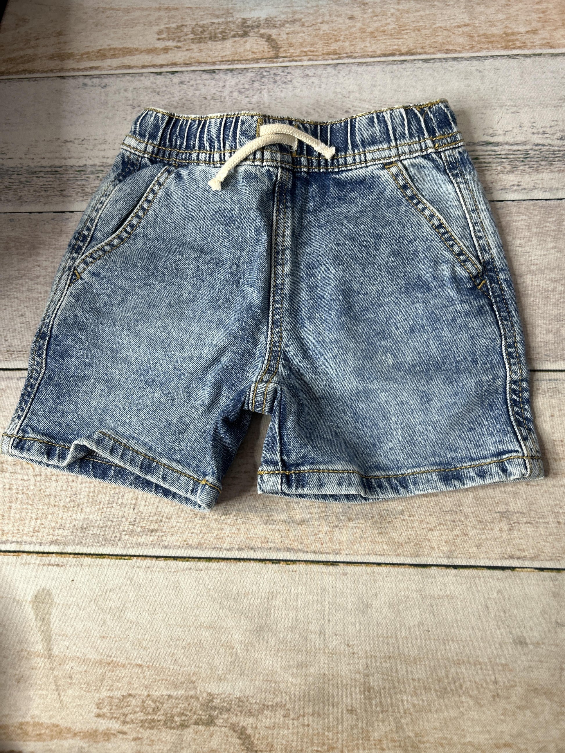 Unisex Shorts Size: 3T