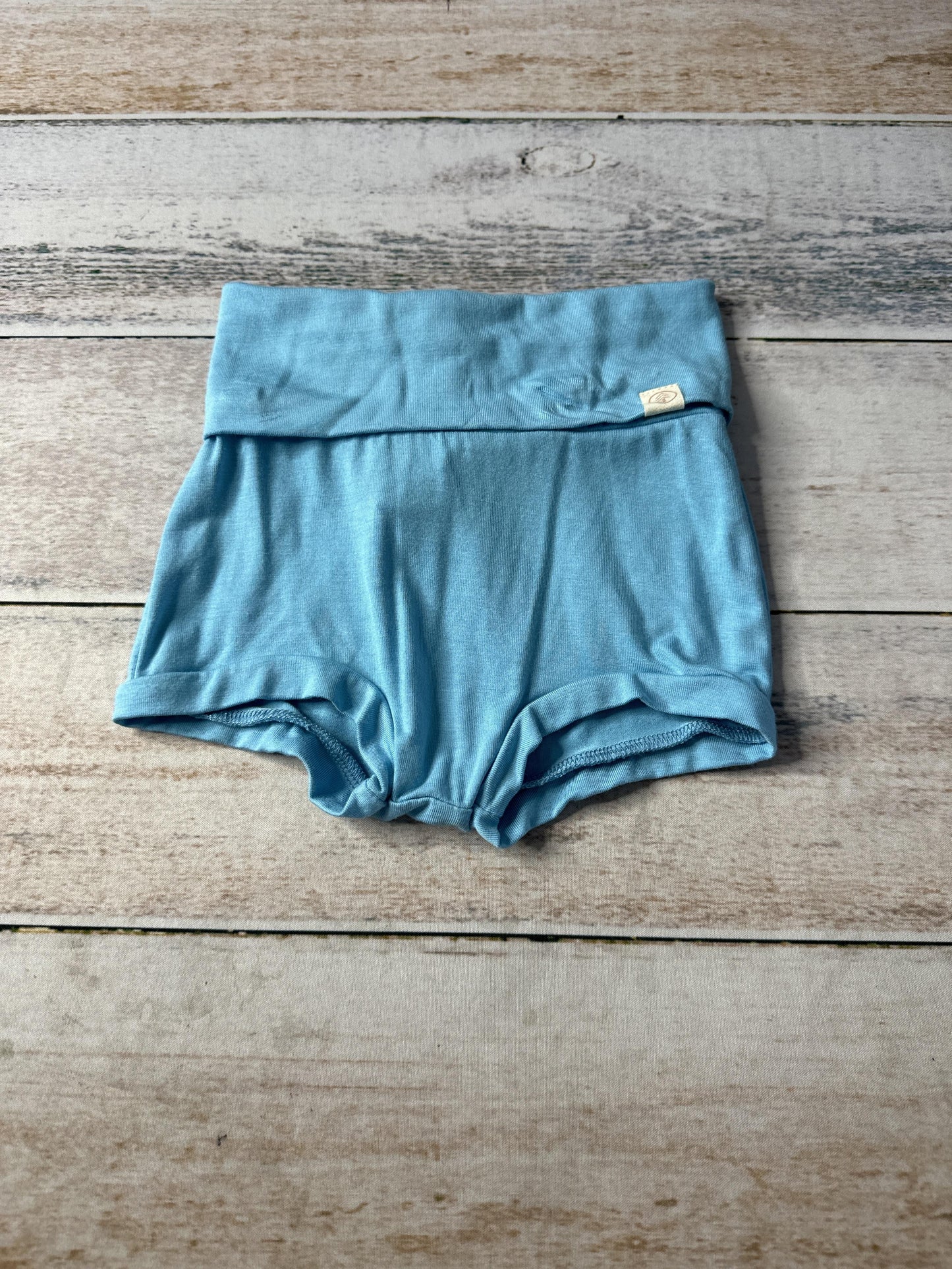 Tenth + Pine Unisex Shorts Size: 3T
