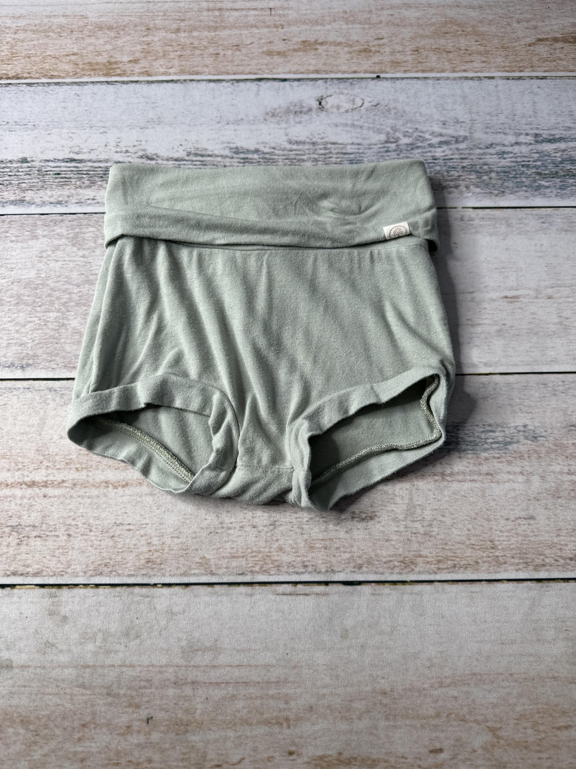 Unisex Shorts Size: 3T