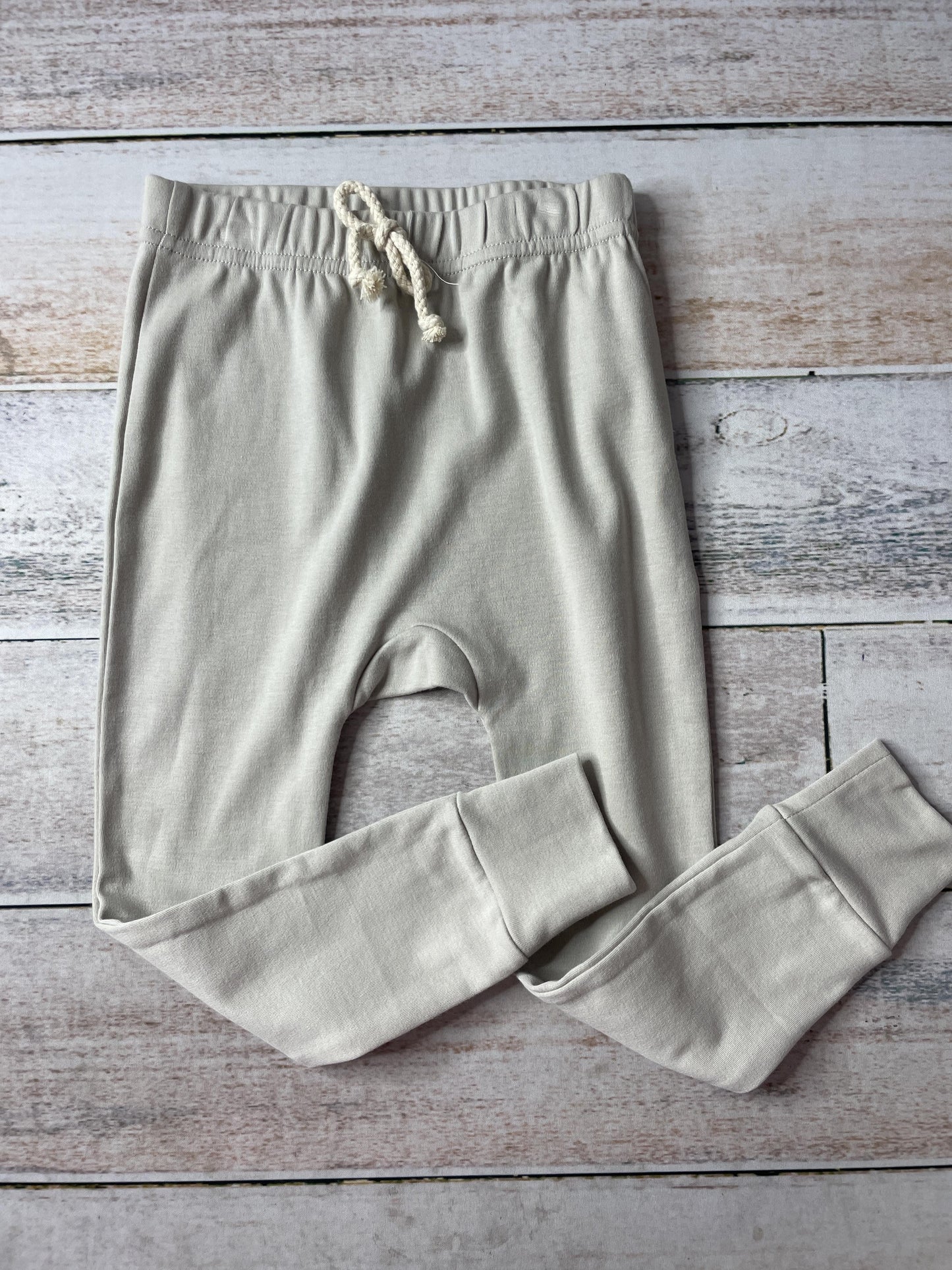 Sage and Ivory Unisex Pants Size: 3T