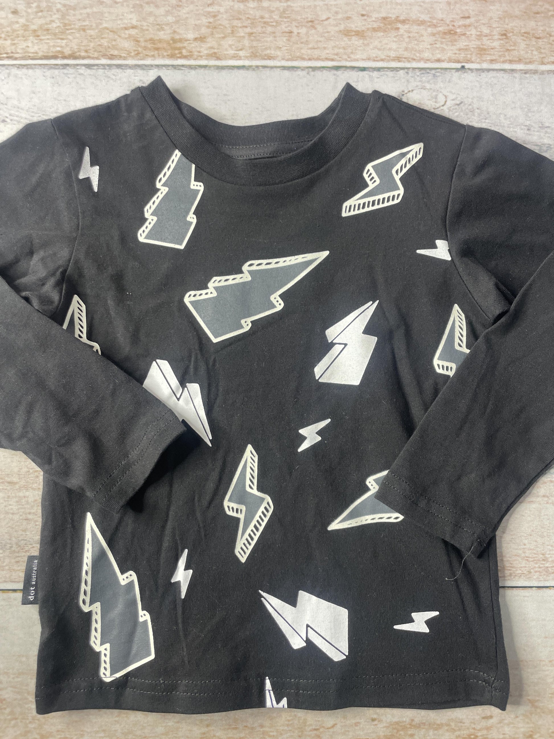 Unisex Shirt Size: 3T