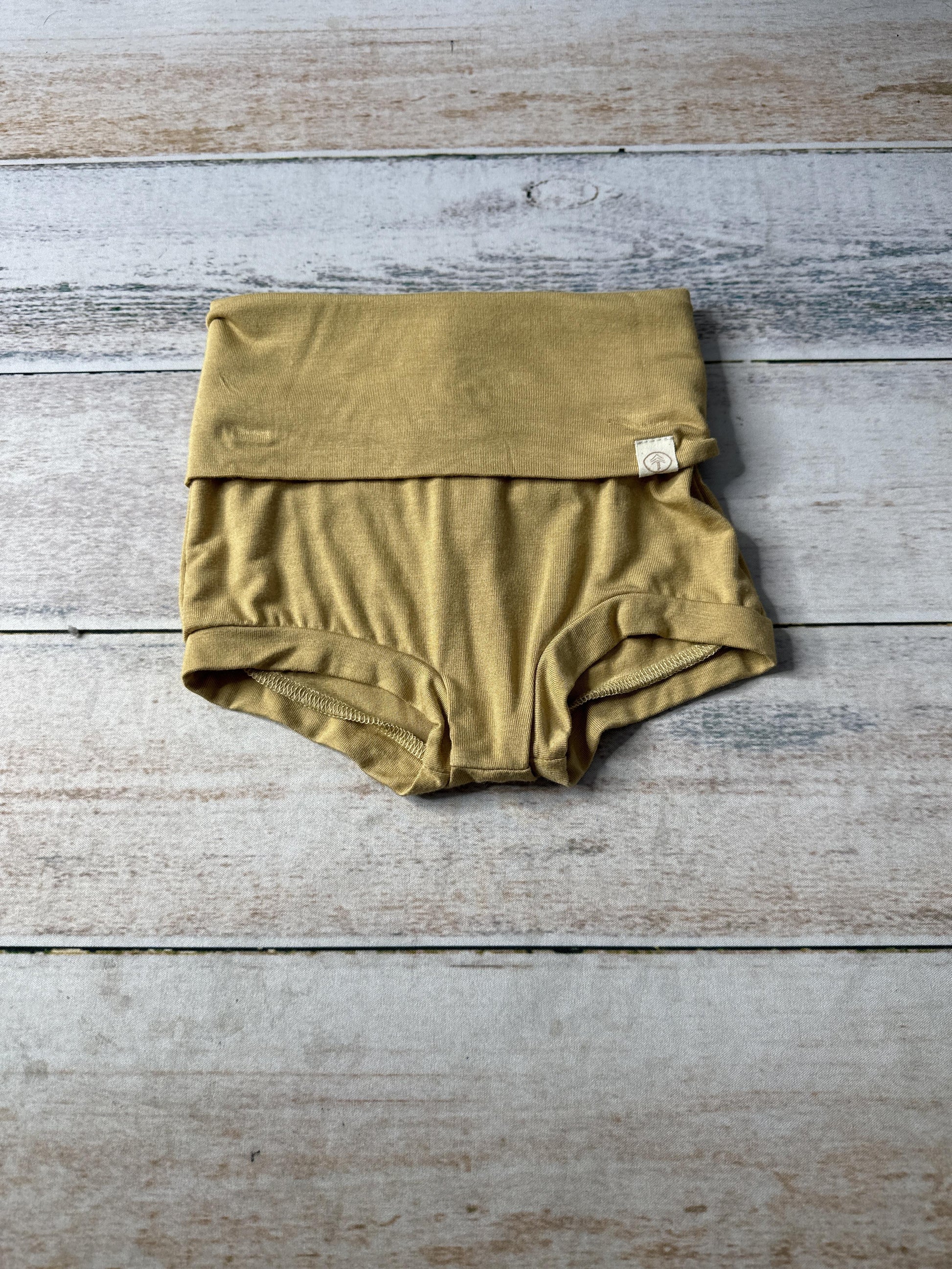 Tenth + Pine Unisex Shorts Size: 3T