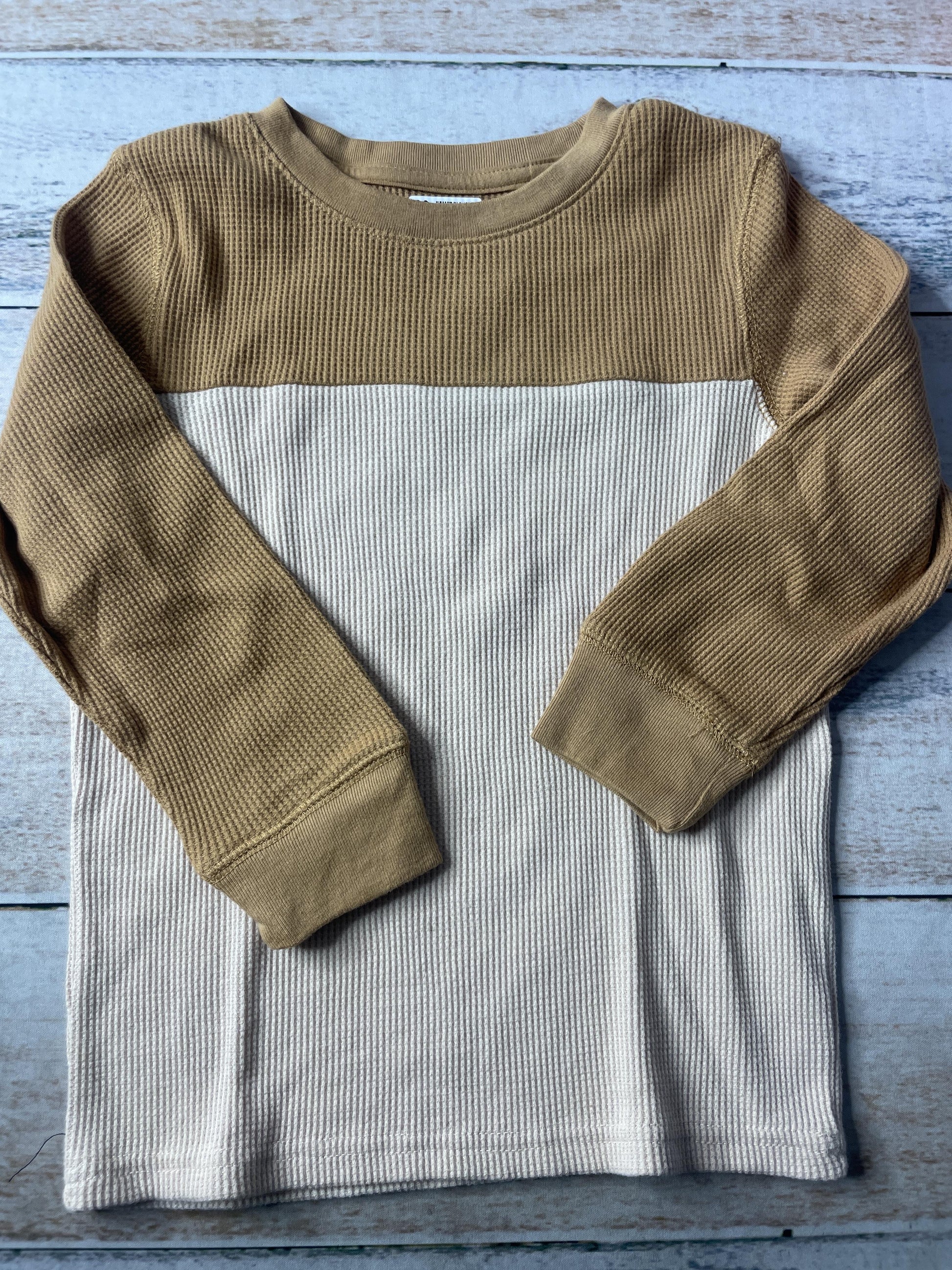 Unisex Shirt Size: 3T