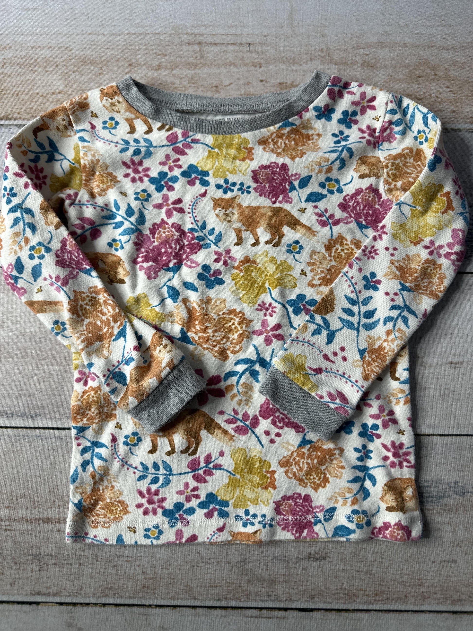 Unisex Pajamas Size: 3T