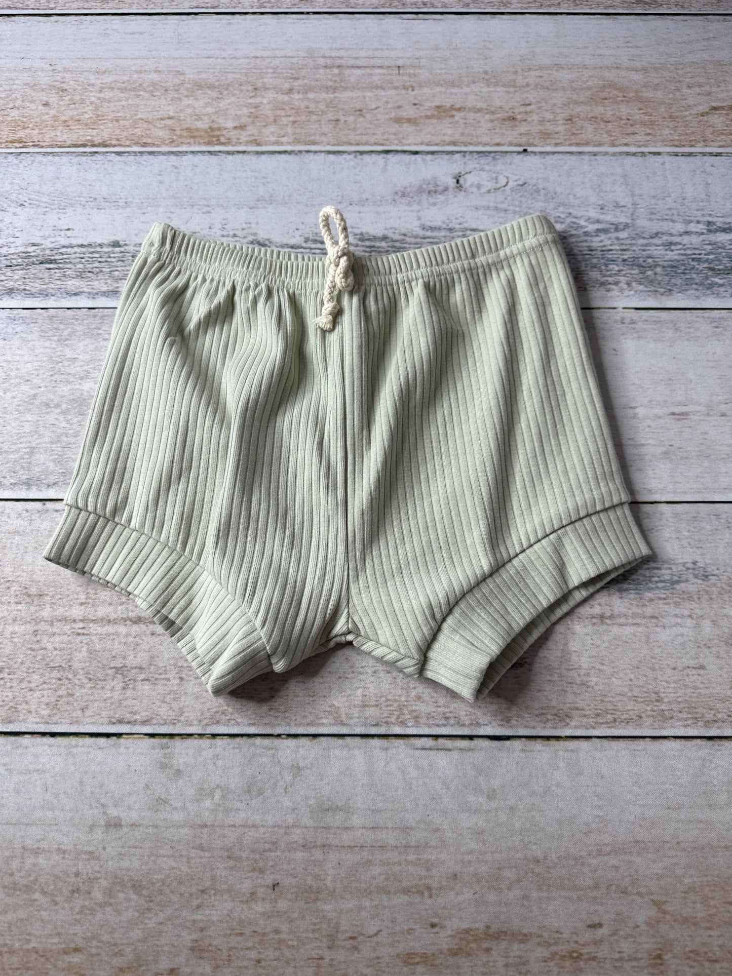 Sage and Ivory Unisex Shorts Size: 4T