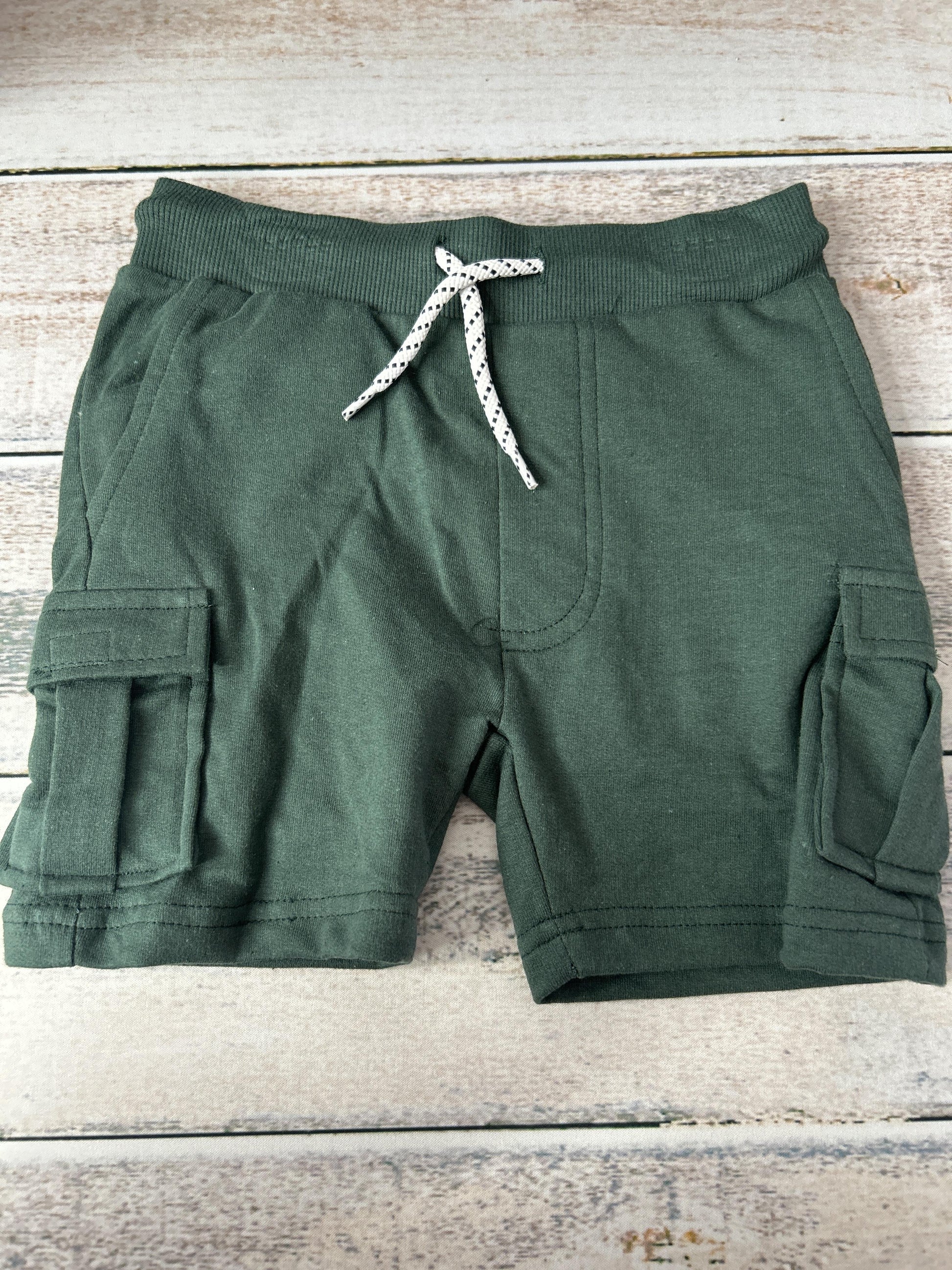 Unisex Shorts Size: 4T
