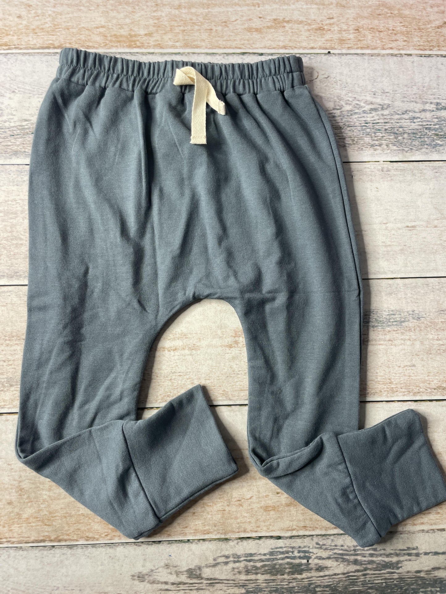 BabySprouts co Unisex Pants Size: 4T