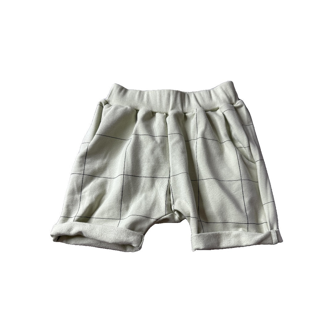 Unisex Shorts Size: 4T