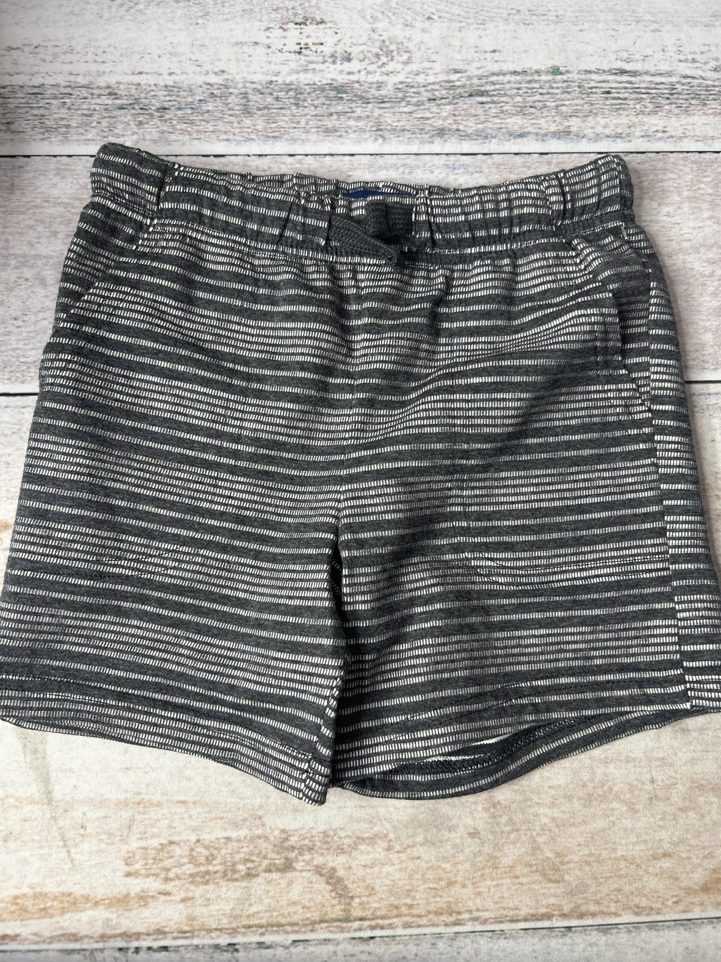 Unisex Shorts Size: 4T