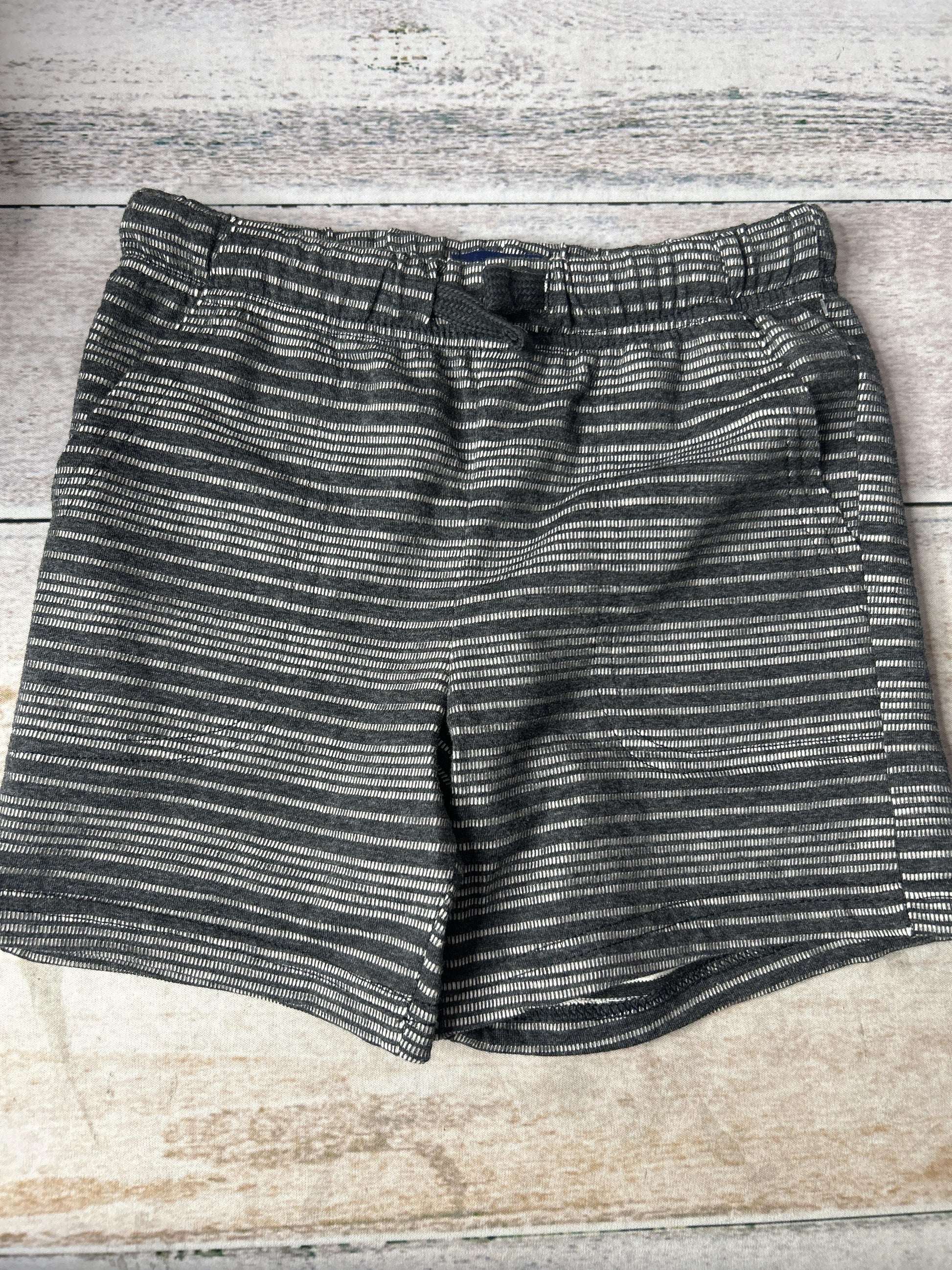 Unisex Shorts Size: 4T