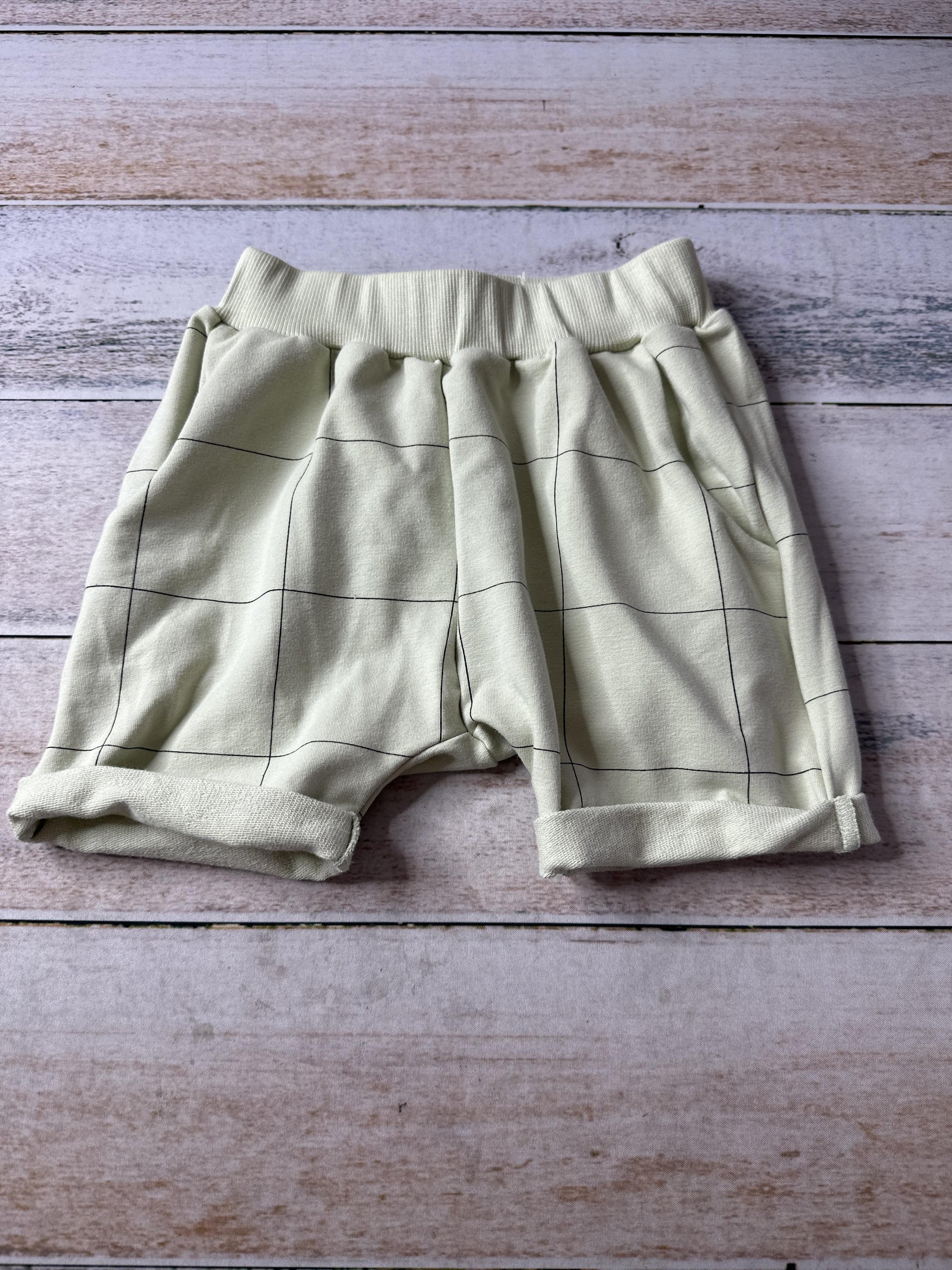 Unisex Shorts Size: 4T