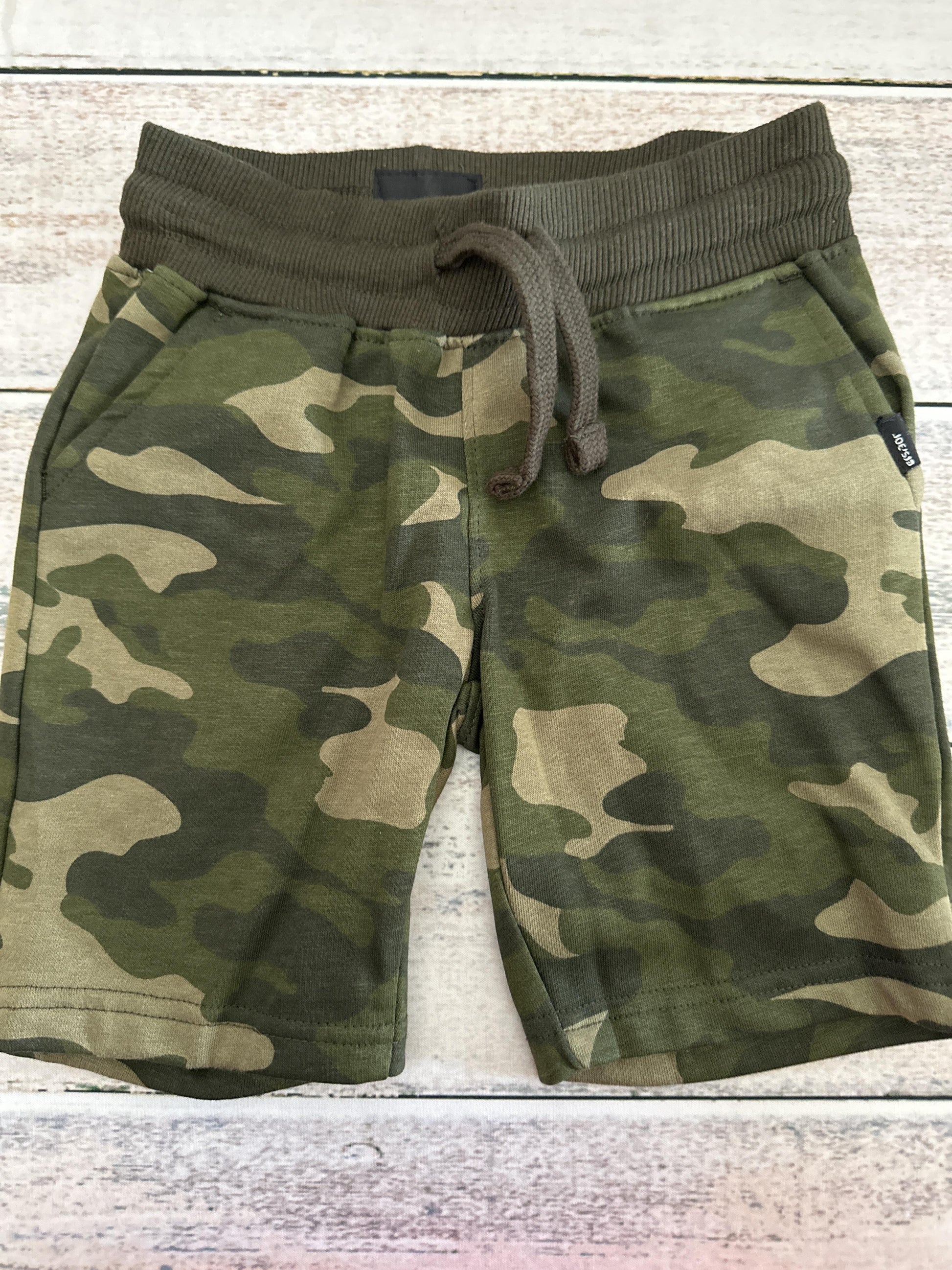 Unisex Shorts Size: 4T
