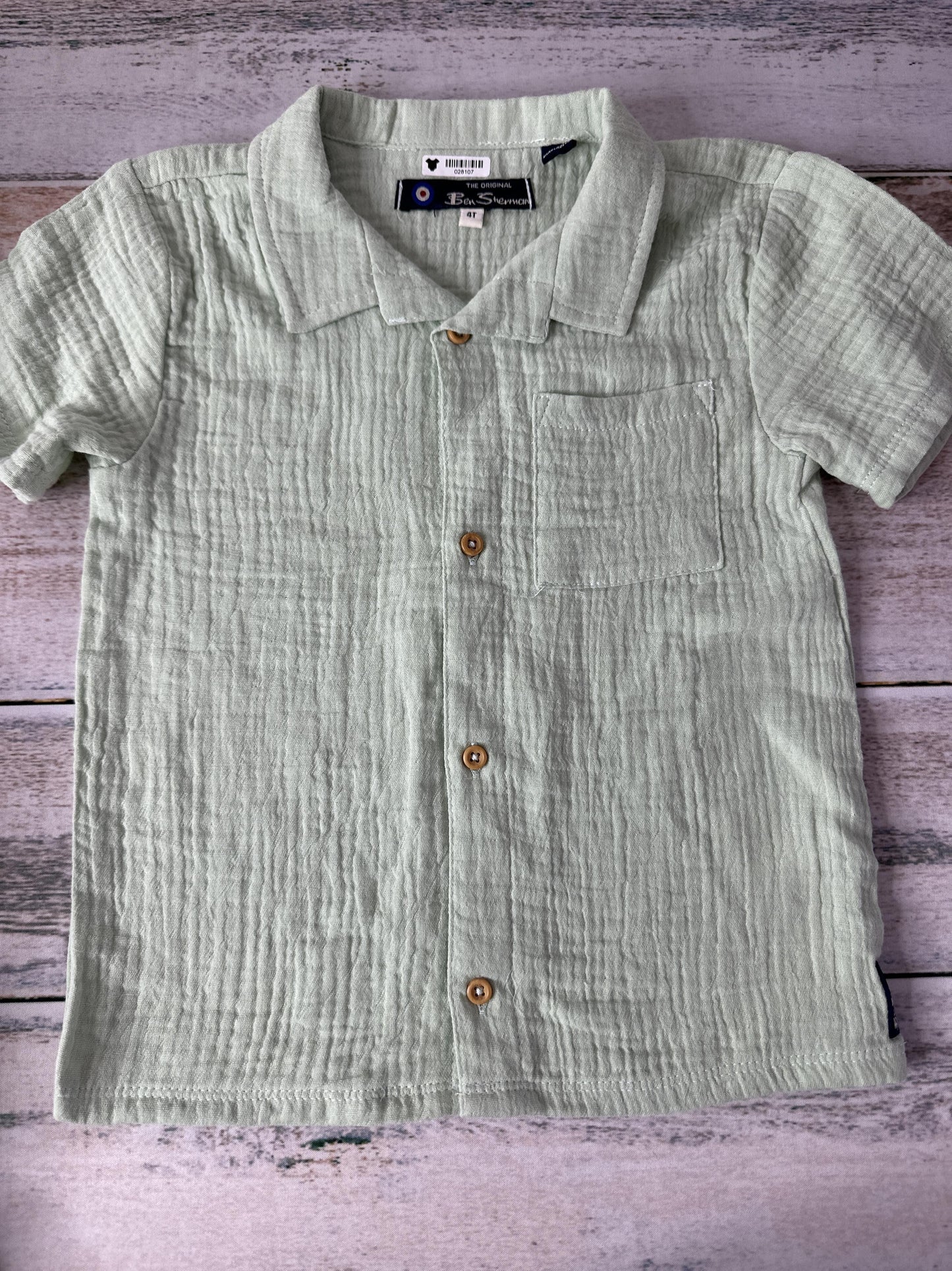 Unisex Shirt Size: 4T