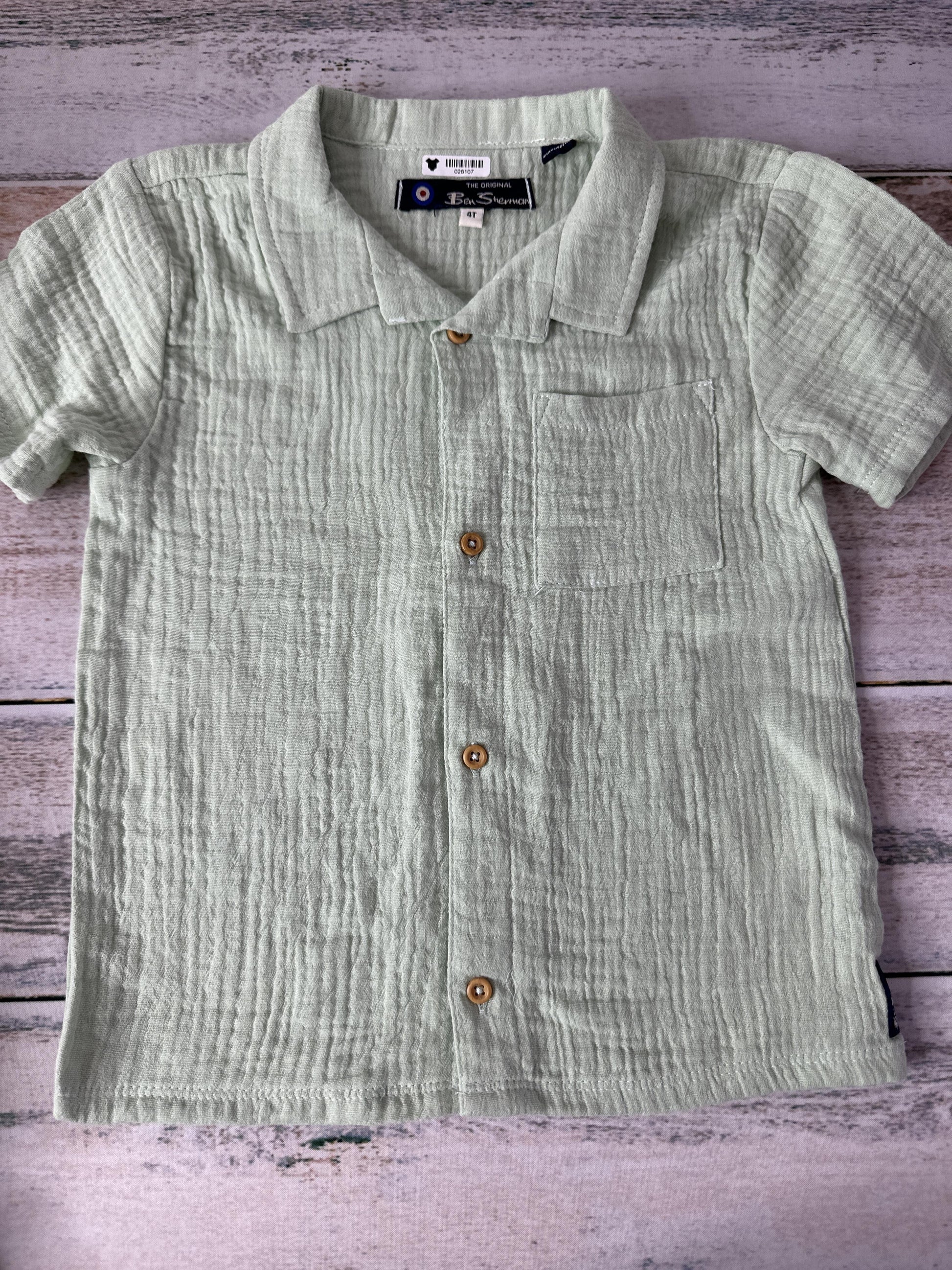 Unisex Shirt Size: 4T