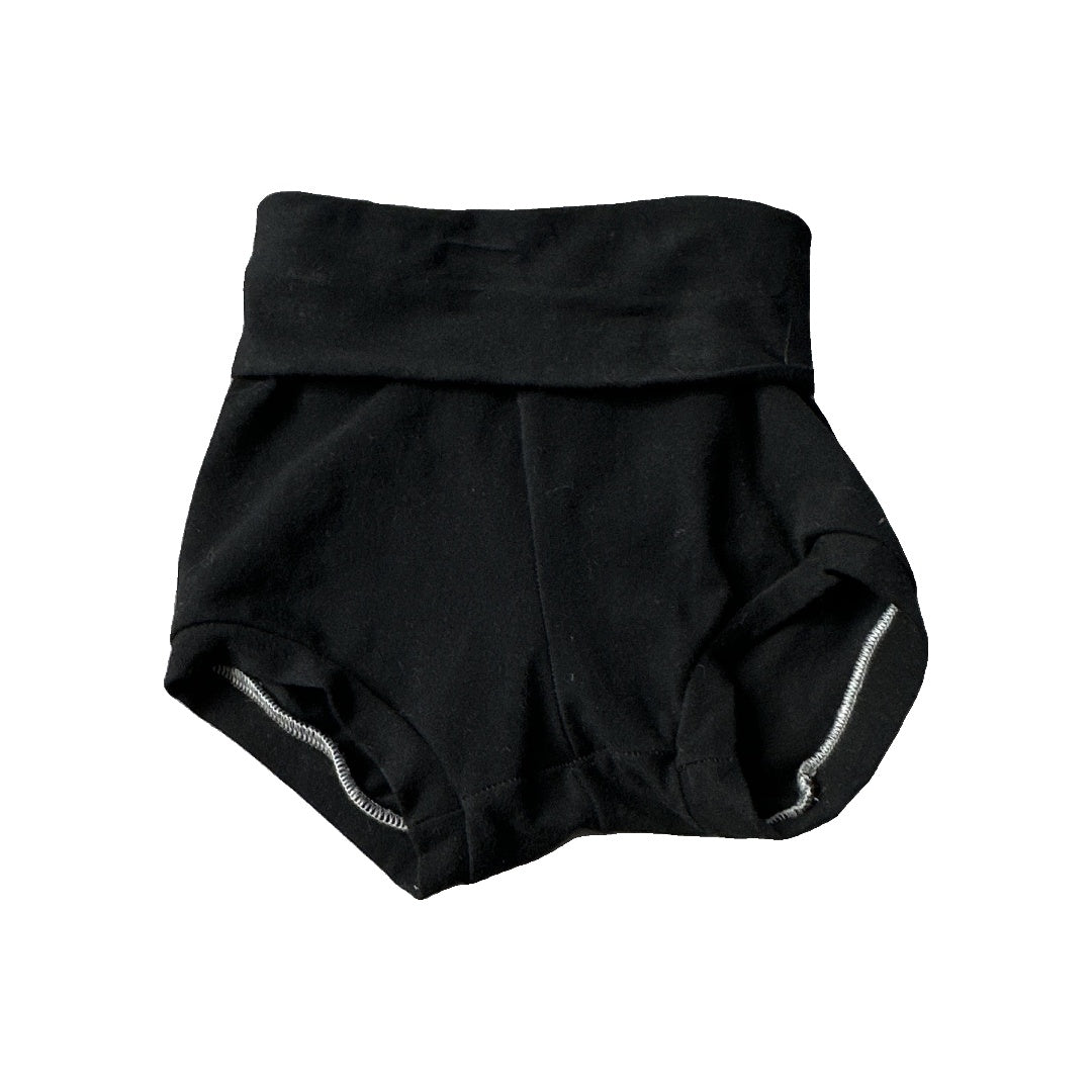 Unisex Shorts Size: 4T