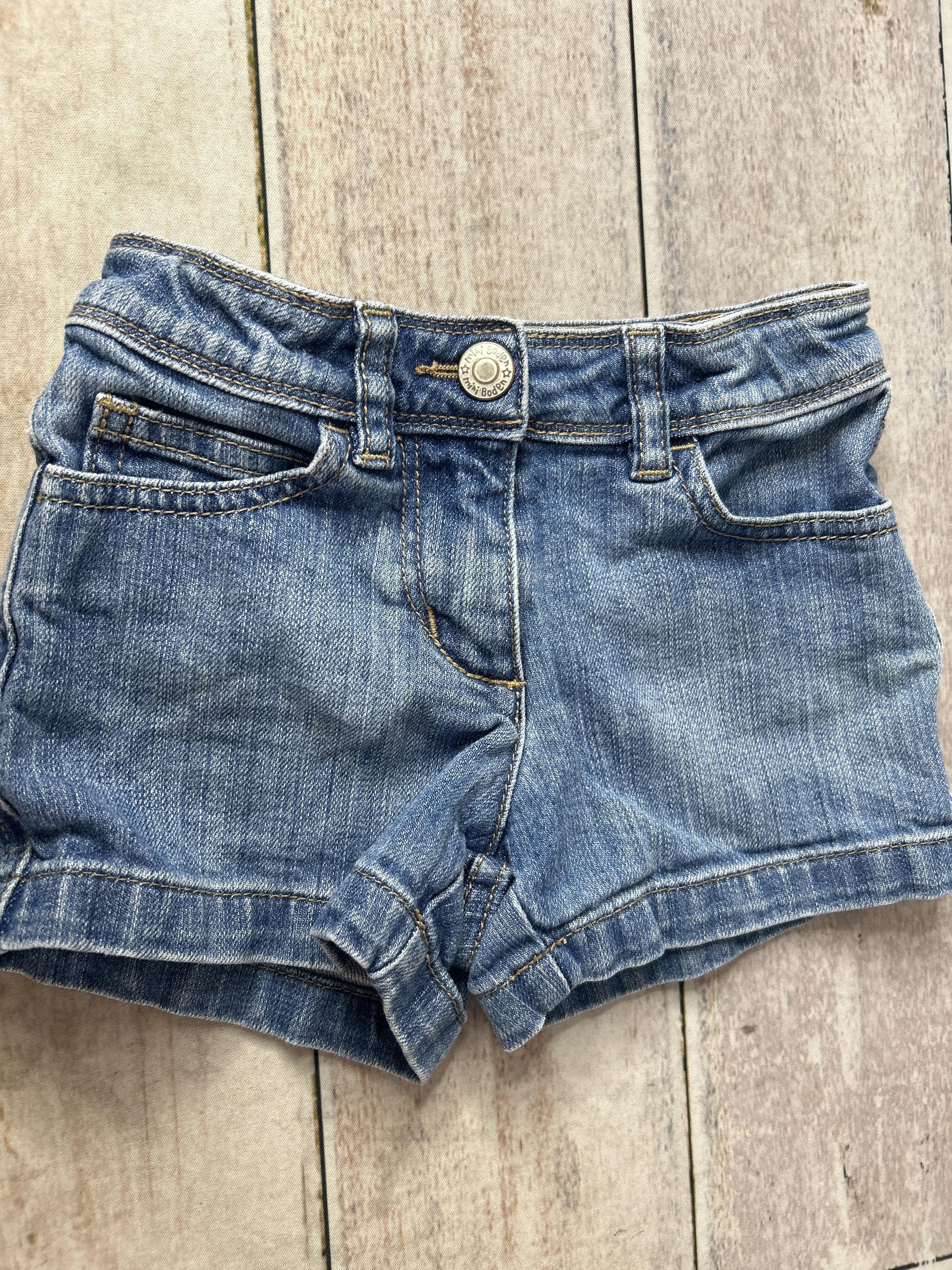 Unisex Shorts Size: 4T
