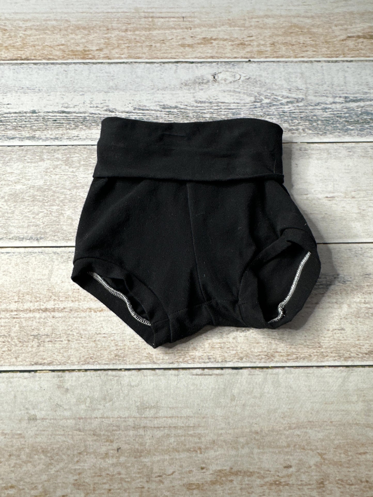 Unisex Shorts Size: 4T