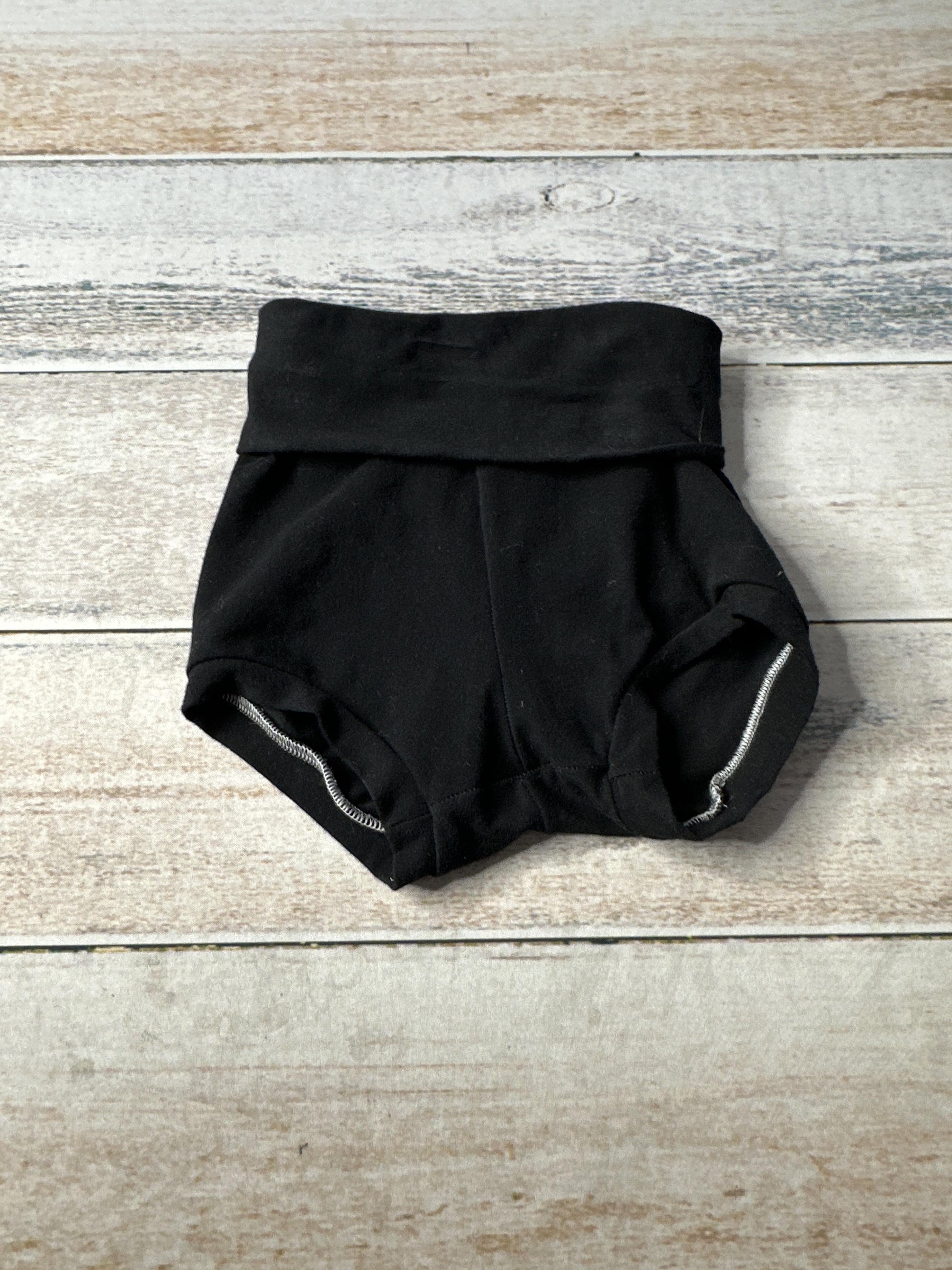 Unisex Shorts Size: 4T