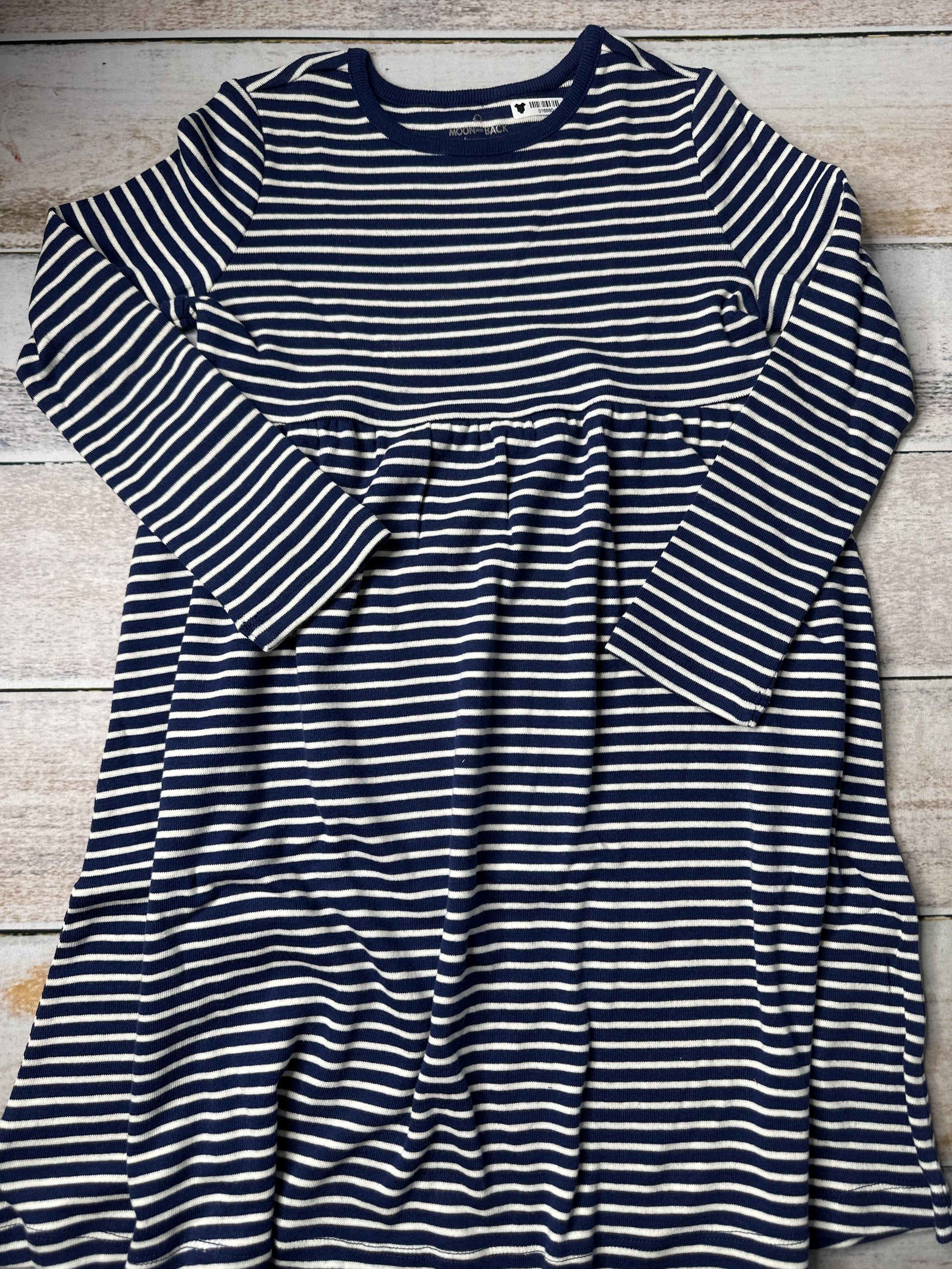 Moon and back Girls Dress Size: 5