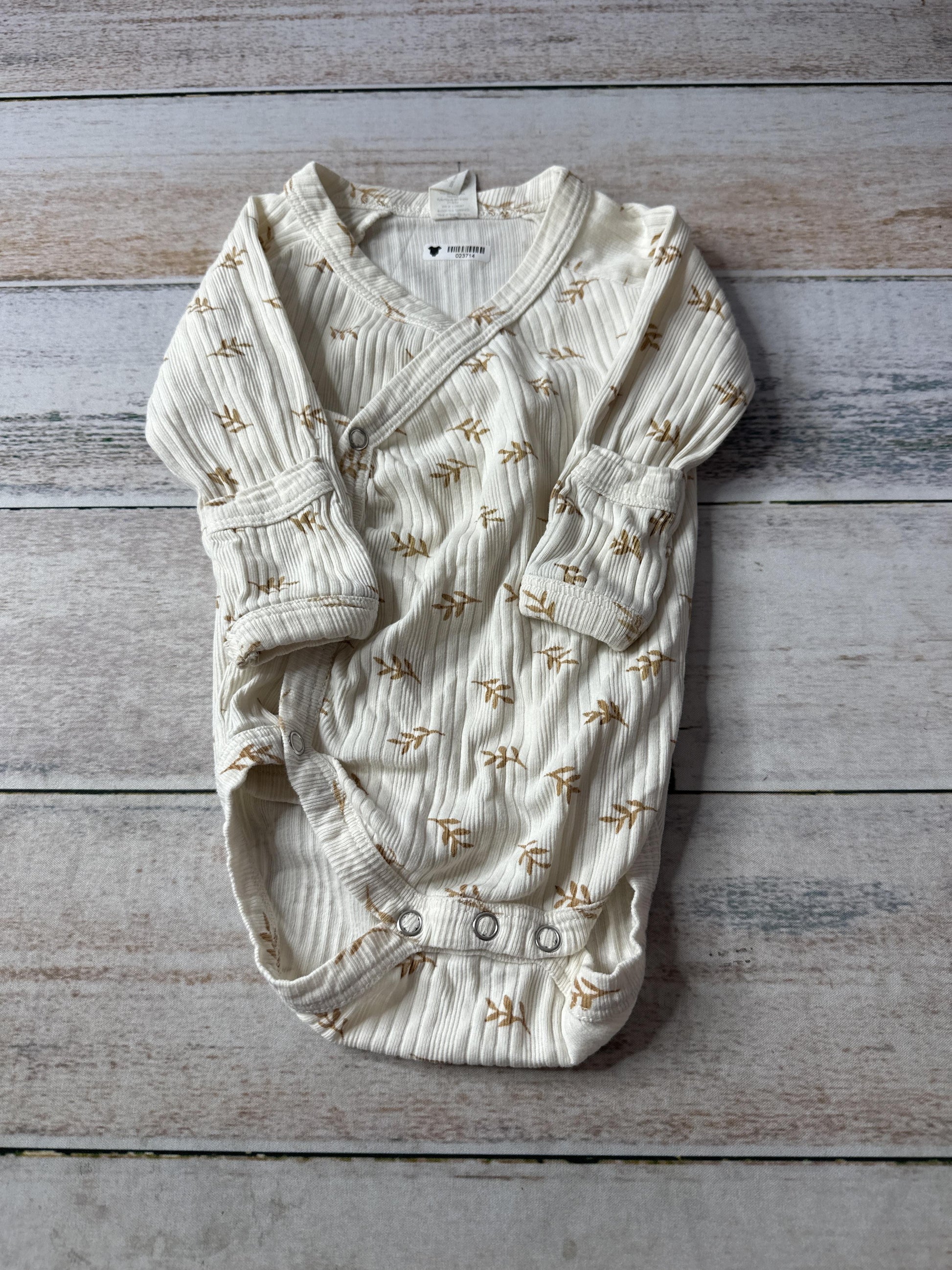 Kate Quinn Unisex Onesie Size: 6-12 months