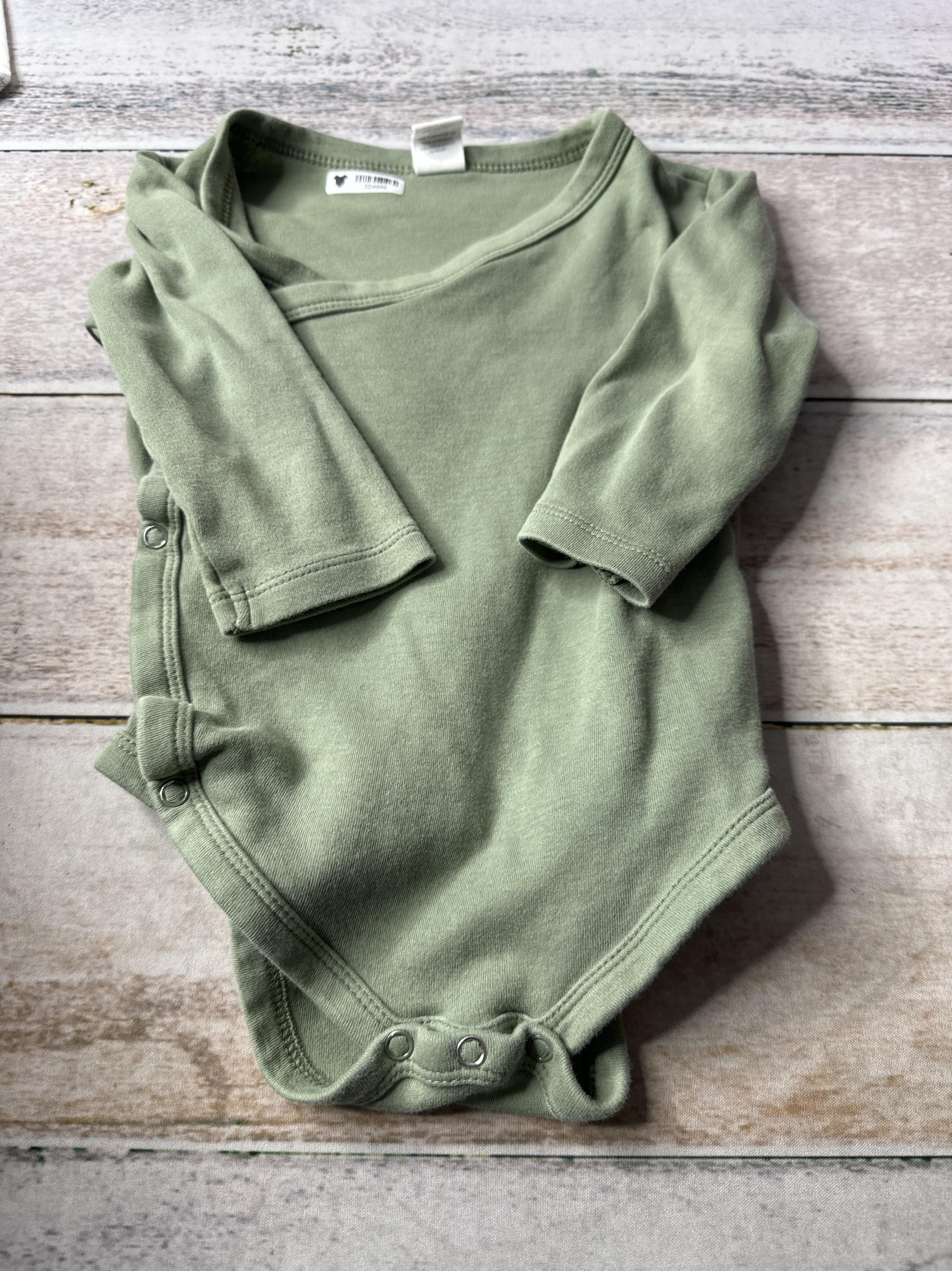 Unisex Onesie Size: 6-12 months