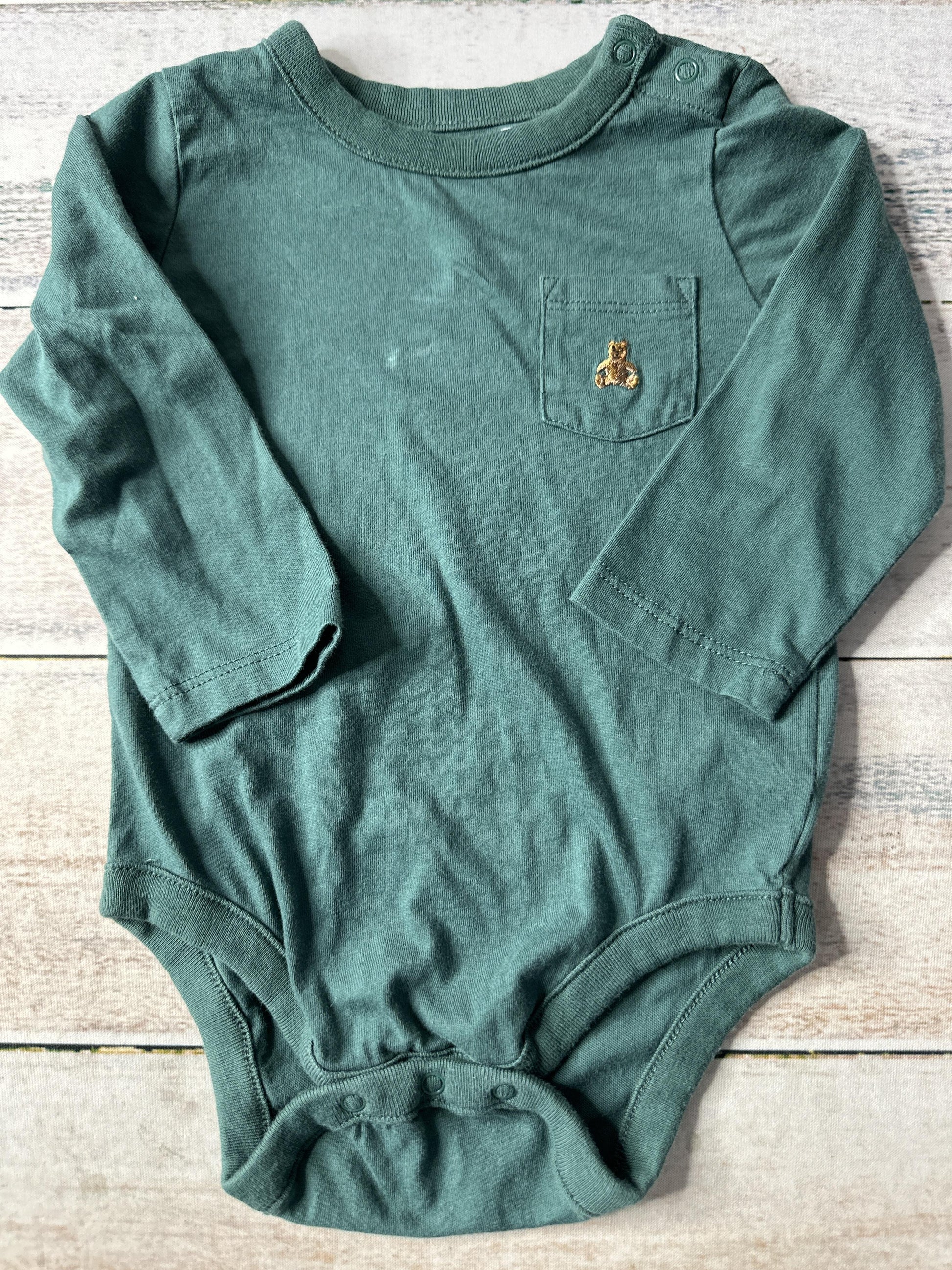 Unisex Onesie Size: 6-12 months
