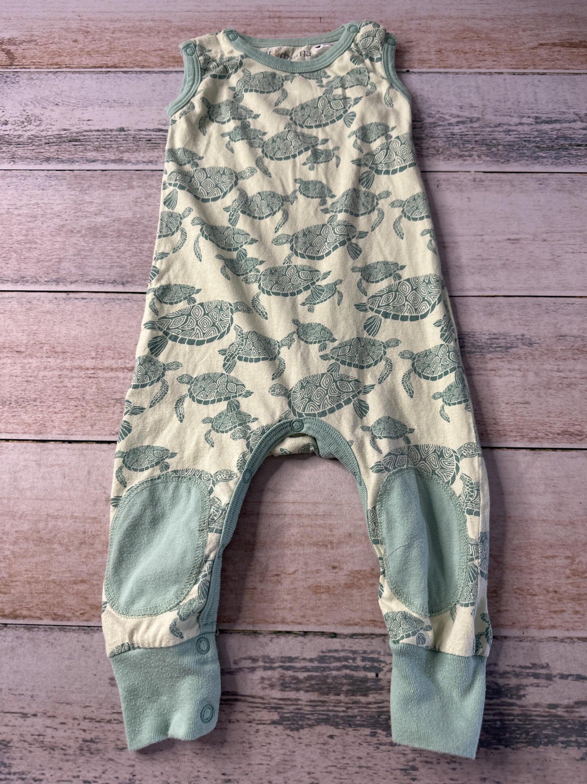 Cat & Dogma Unisex Romper Size: 6-12 months