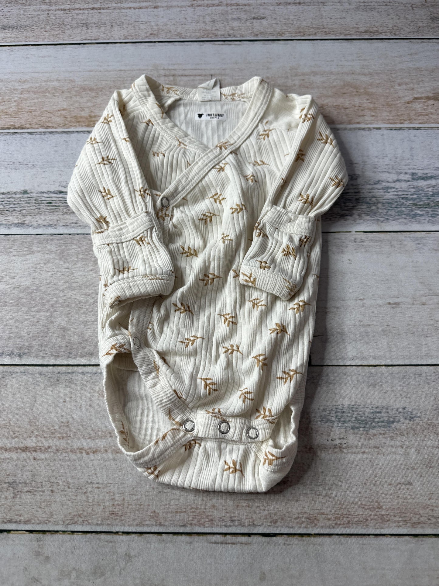 Kate Quinn Unisex Onesie Size: 6-12 months