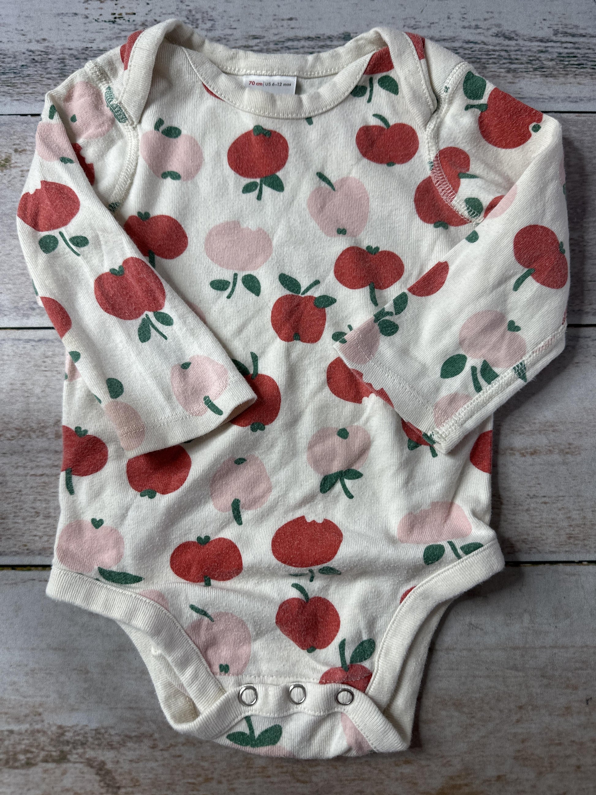 Unisex Onesie Size: 6-12 months
